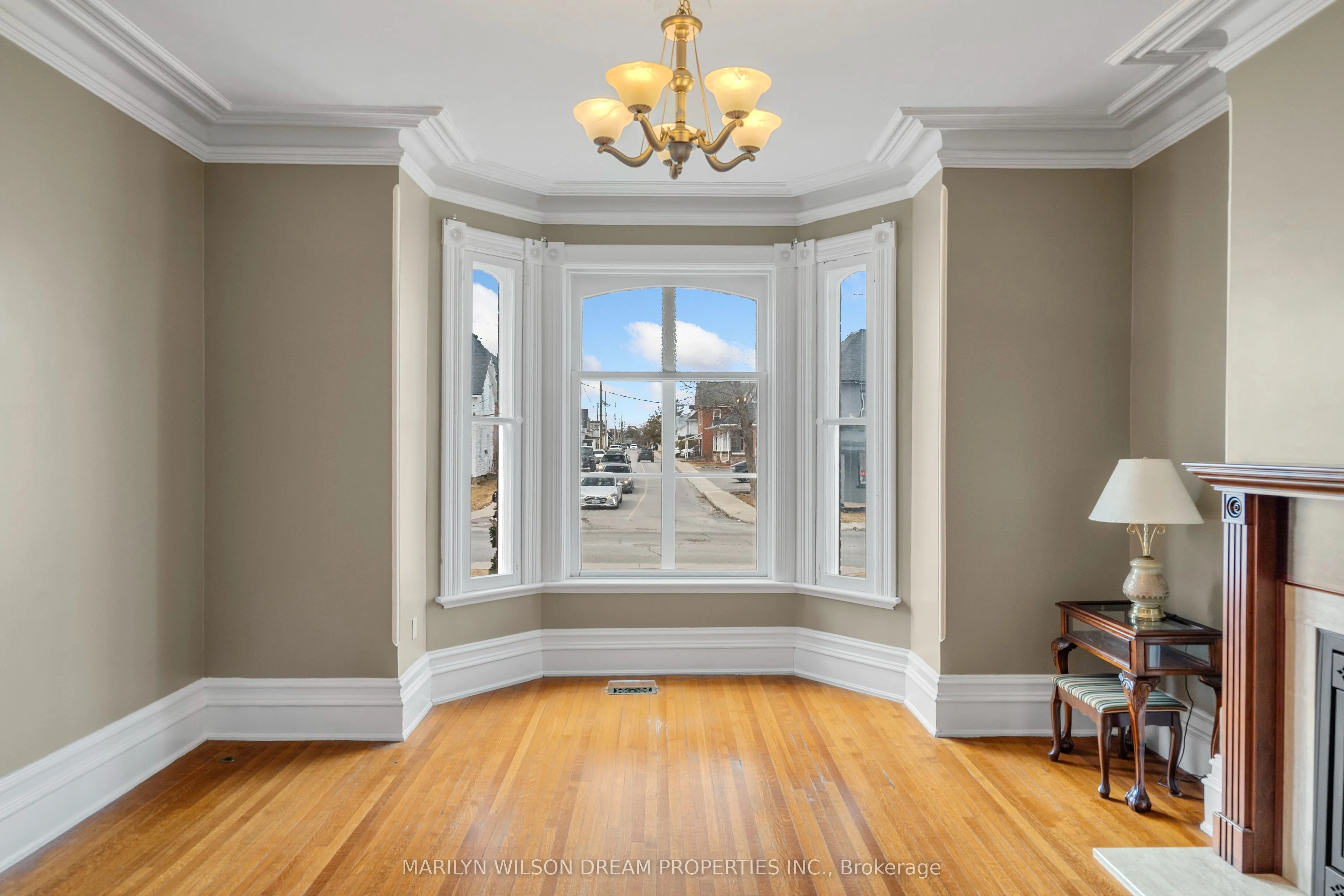 24 Lake Avenue W
