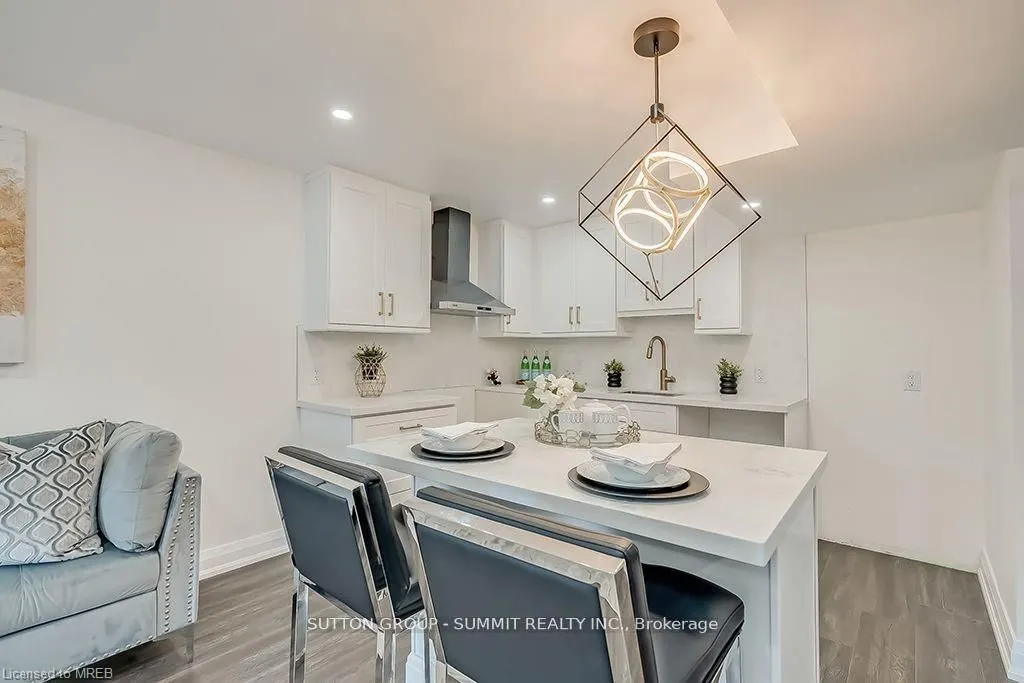 16 Upper Canada Drive, #Main