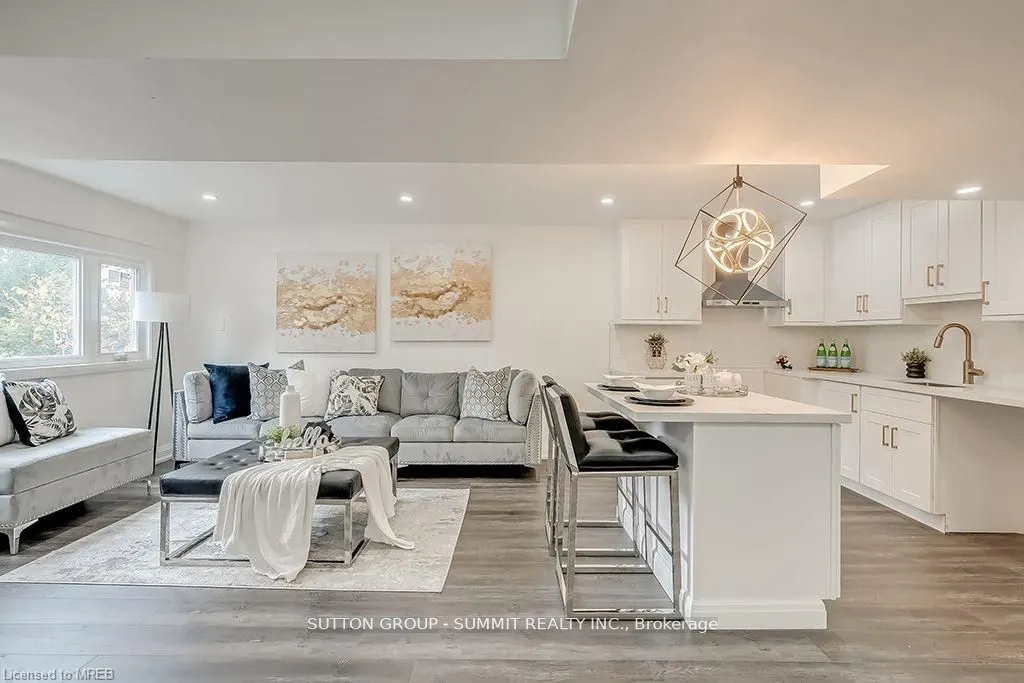 16 Upper Canada Drive, #Main