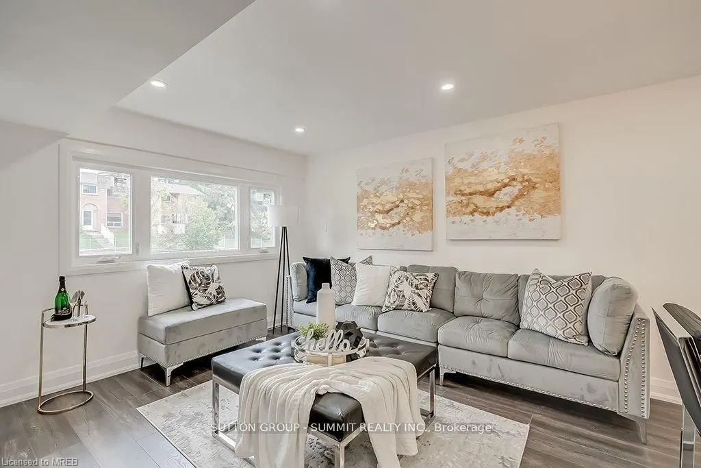16 Upper Canada Drive, #Main