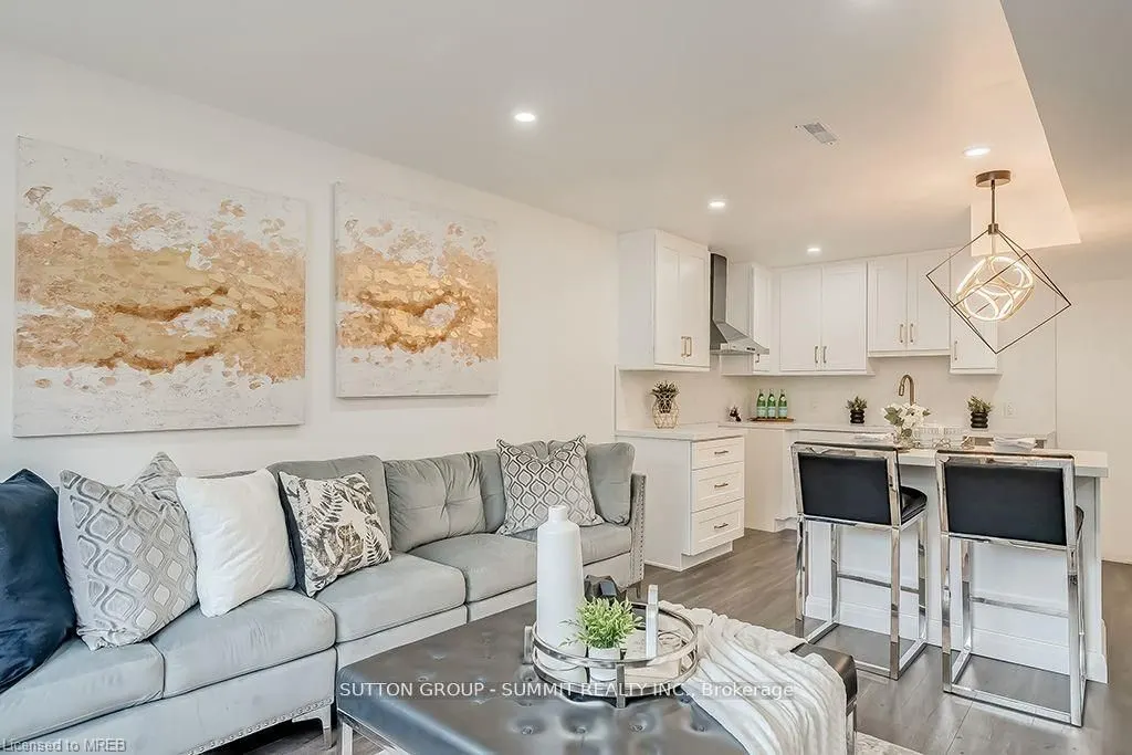 16 Upper Canada Drive, #Main