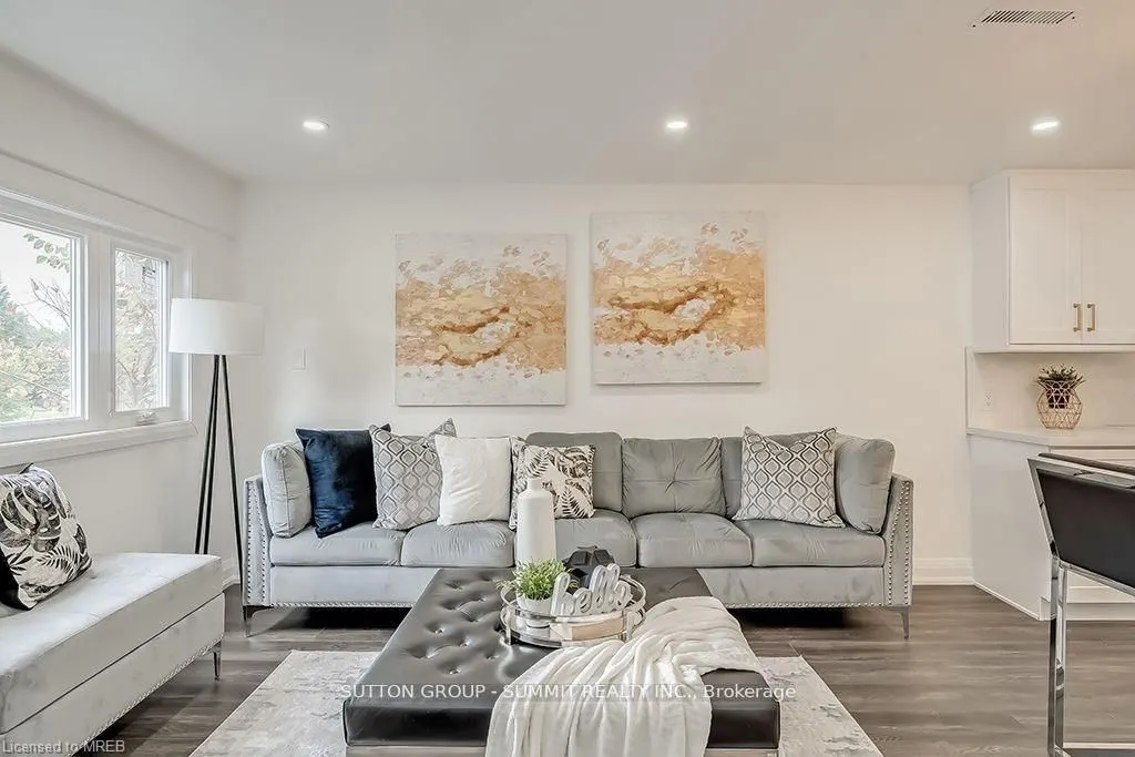 16 Upper Canada Drive, #Main