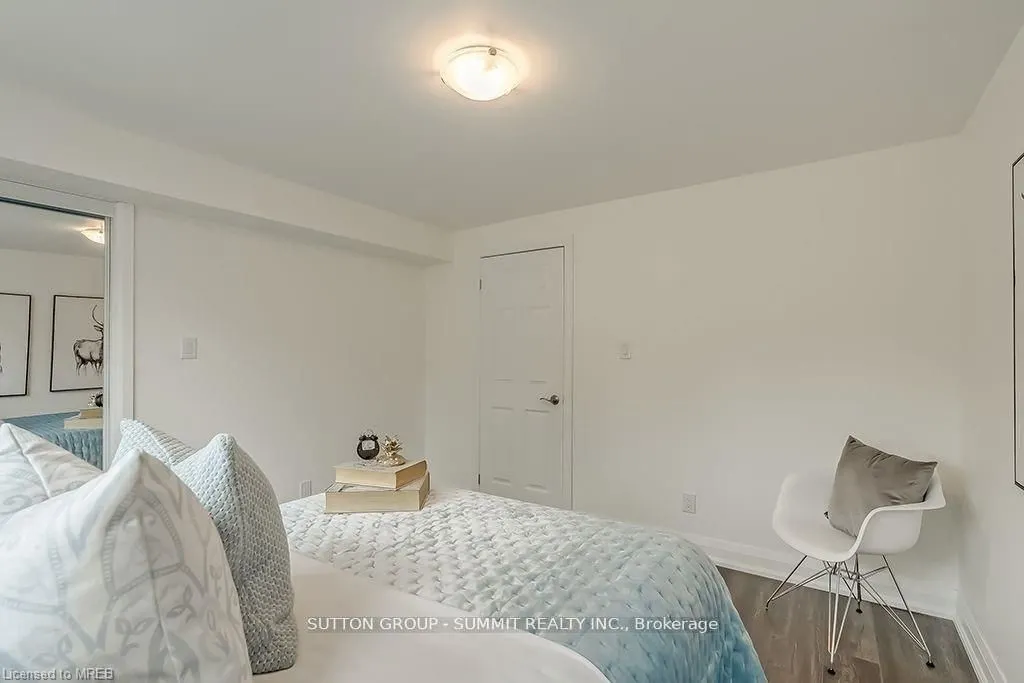 16 Upper Canada Drive, #Main
