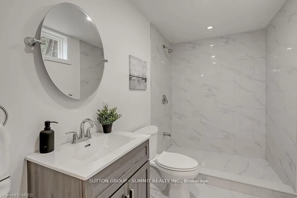 16 Upper Canada Drive, #Main