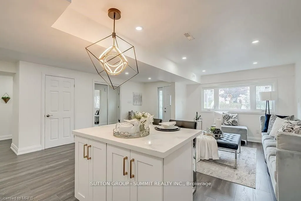 16 Upper Canada Drive, #Main