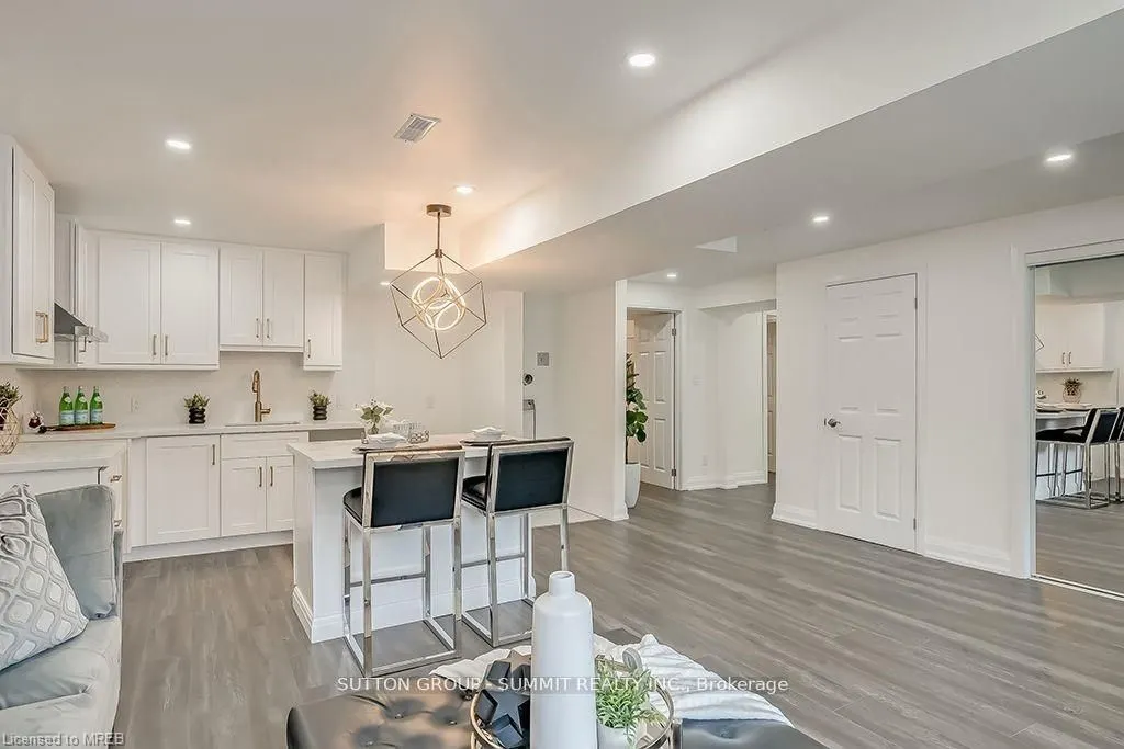 16 Upper Canada Drive, #Main