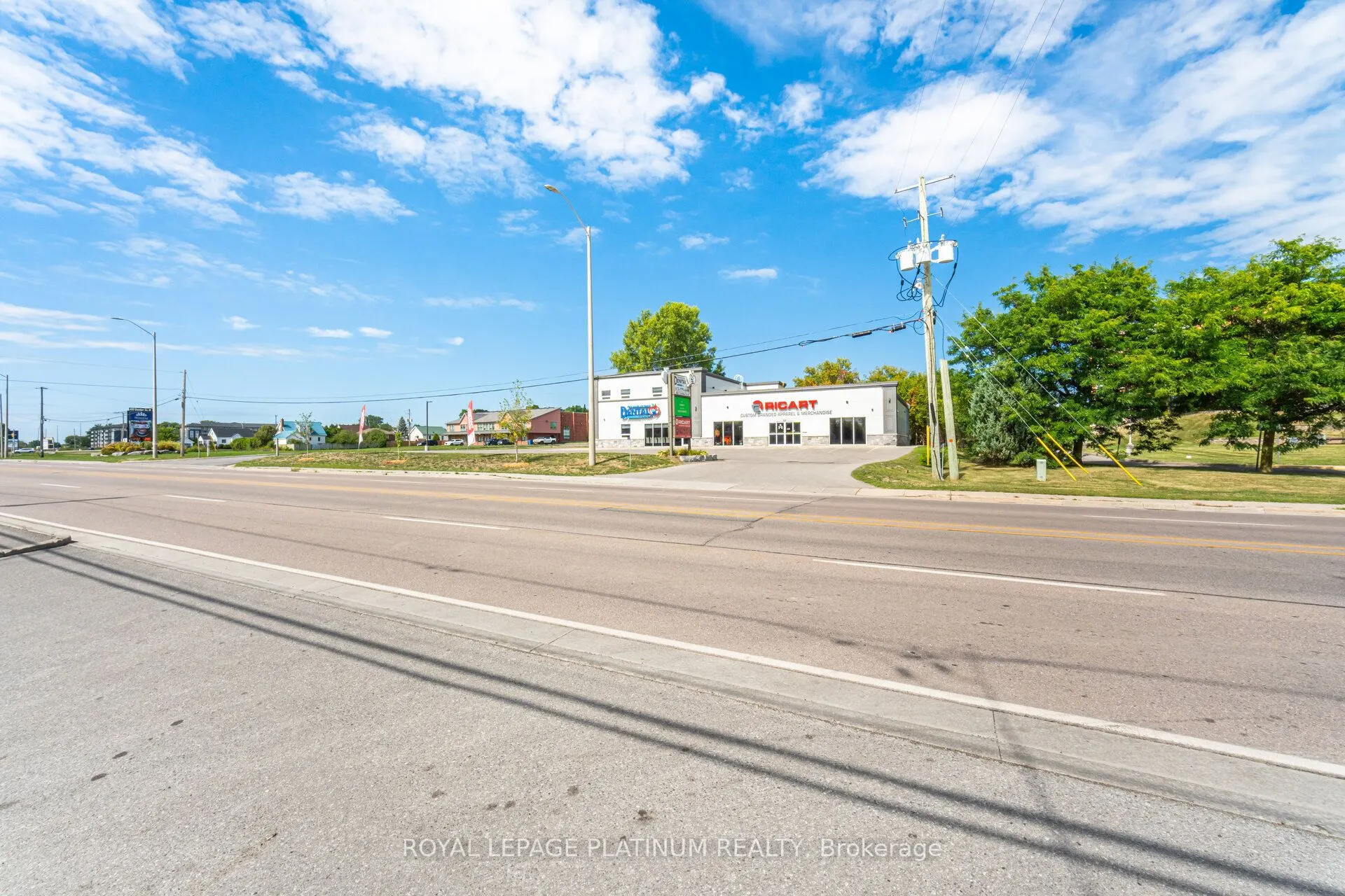 481 Dundas Street W, #4