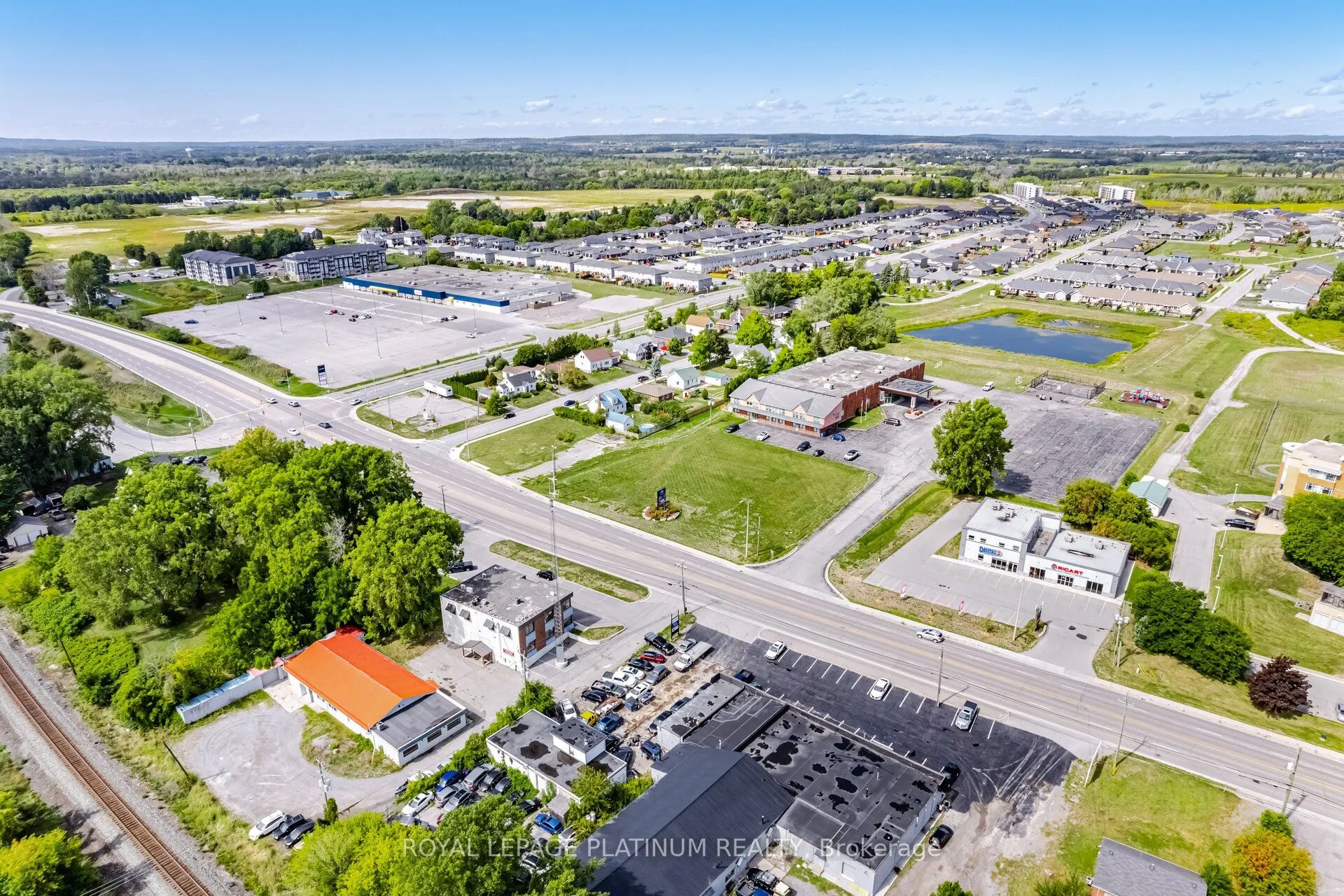 481 Dundas Street W, #4