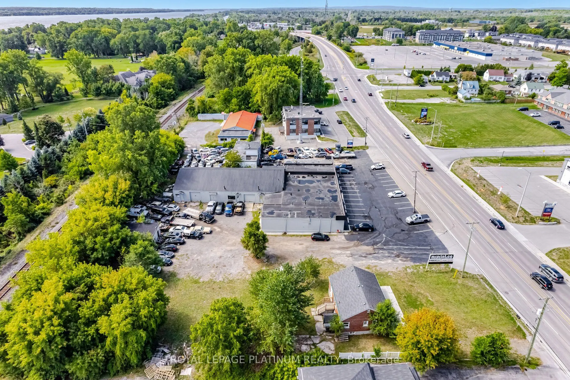481 Dundas Street W, #4