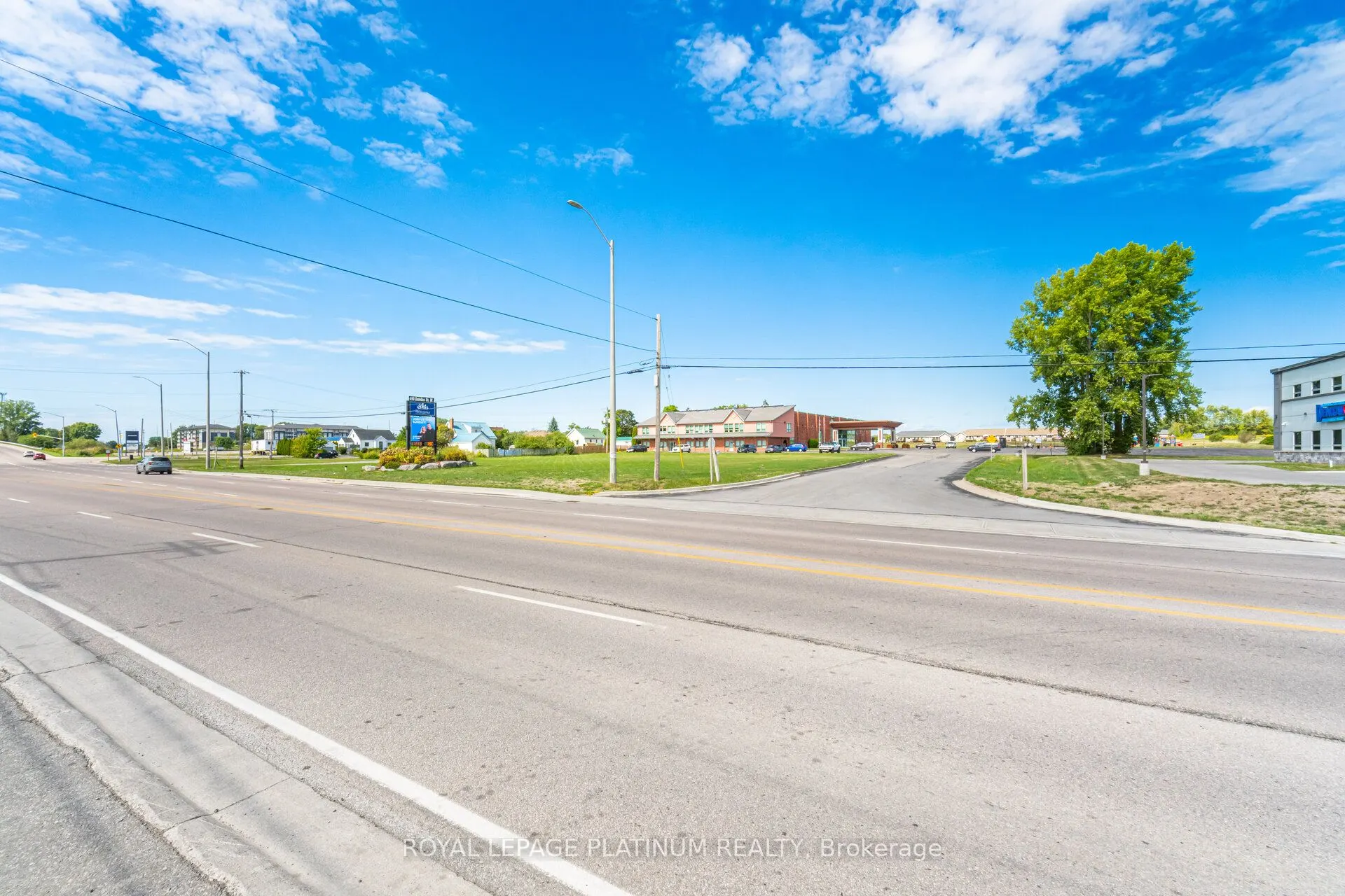 481 Dundas Street W, #4
