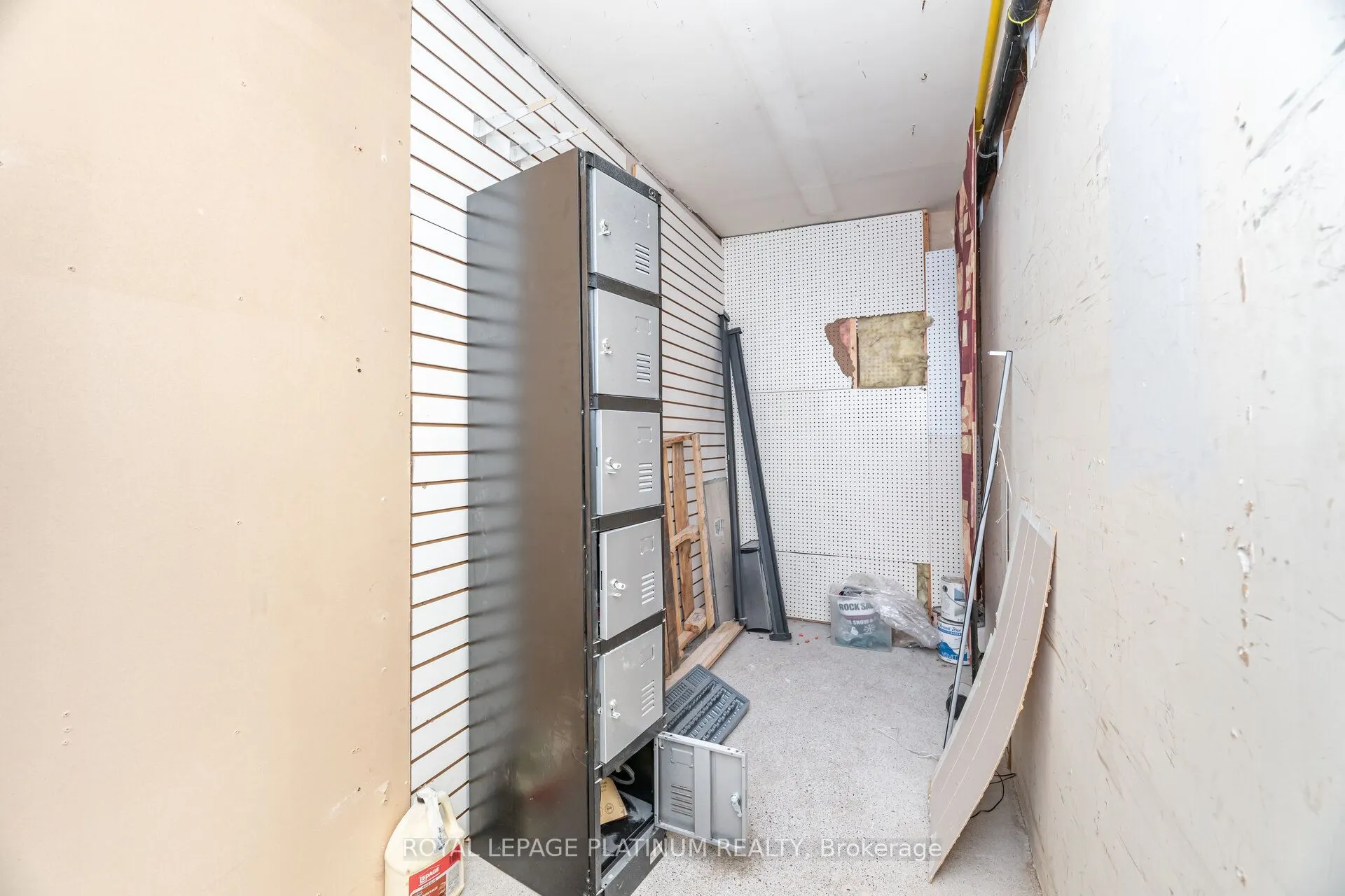481 Dundas Street W, #4