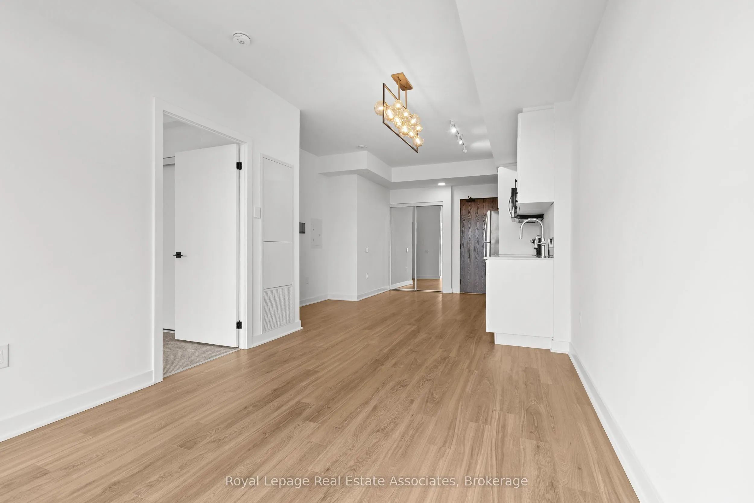 2782 Barton Street E, #1218