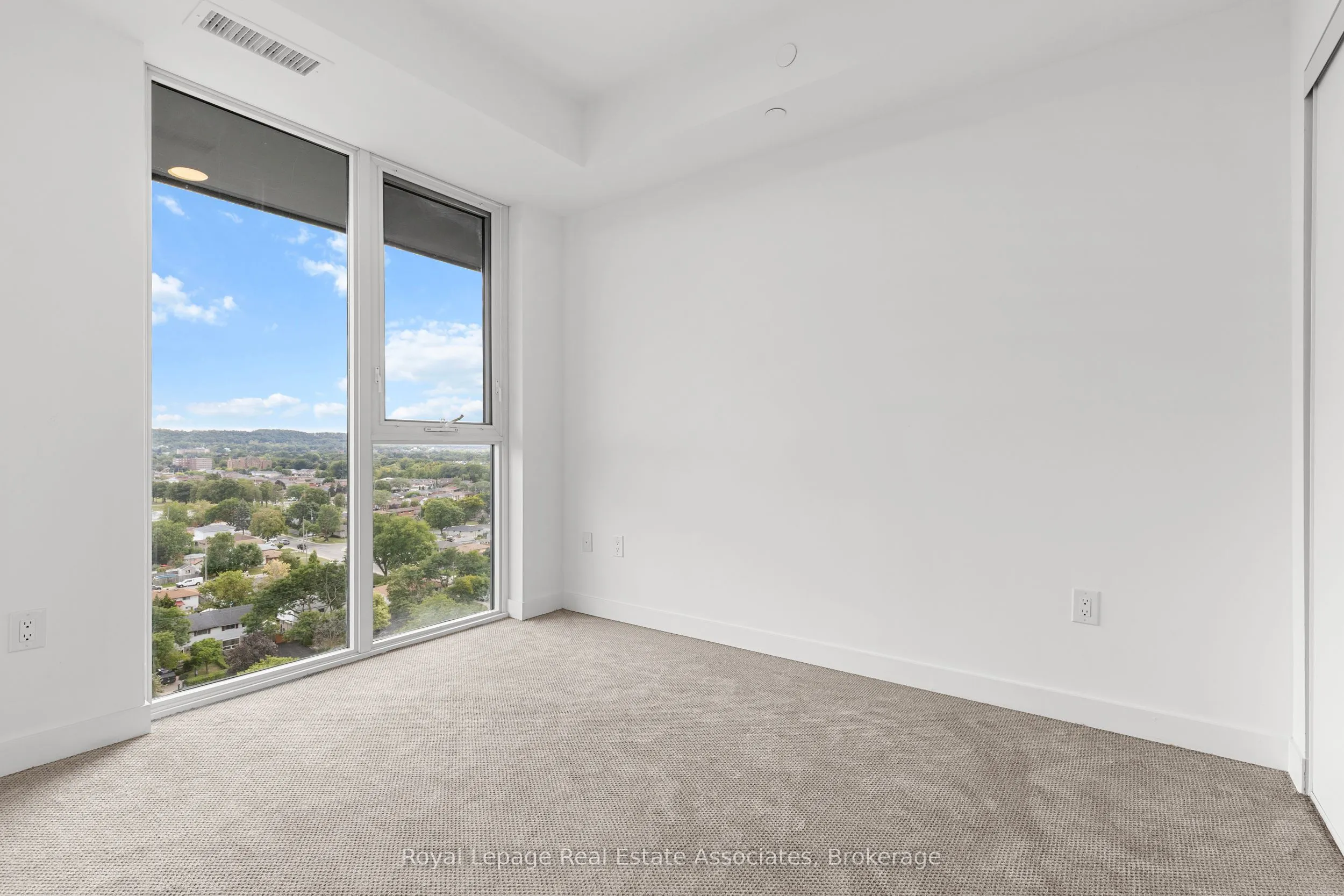 2782 Barton Street E, #1218