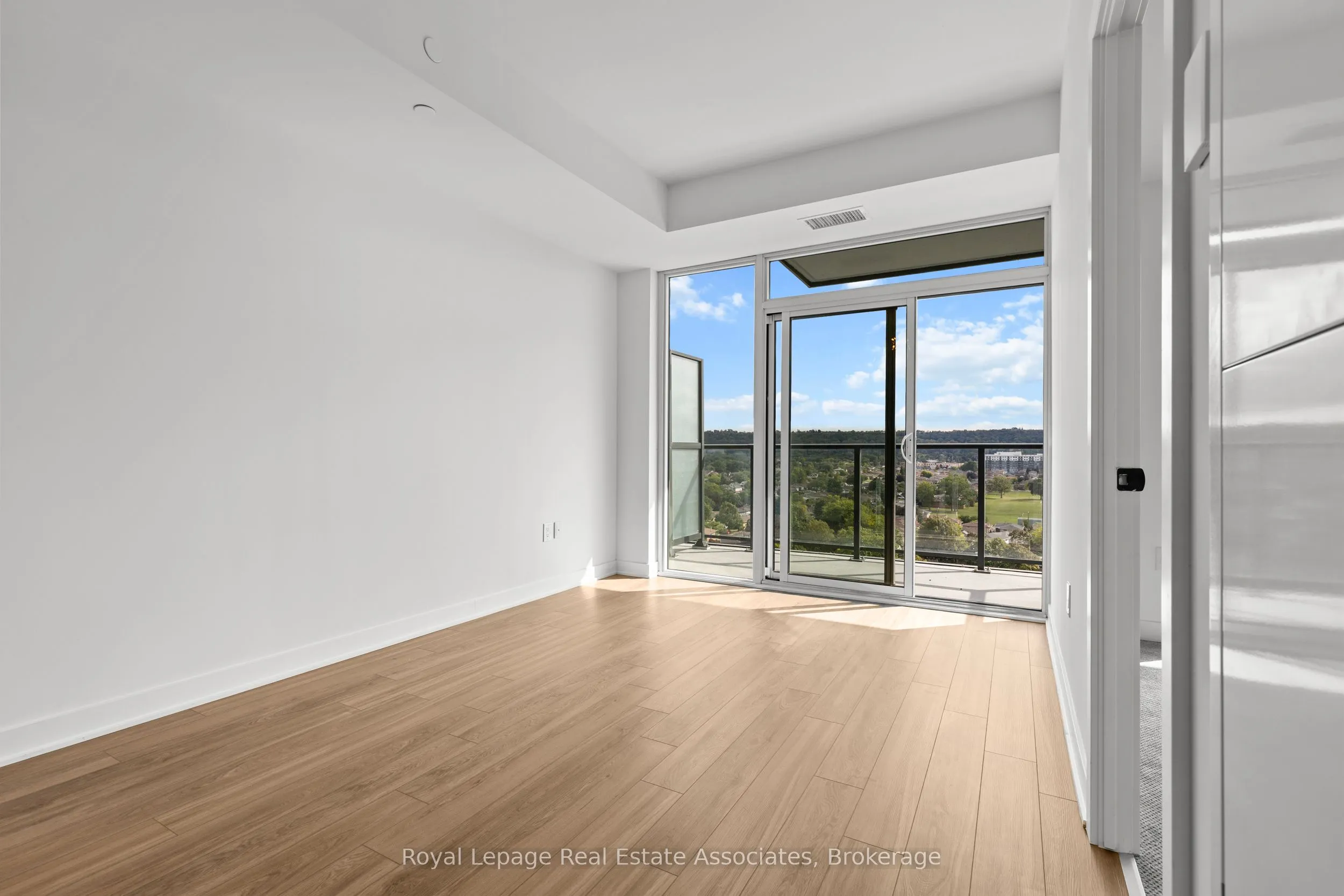 2782 Barton Street E, #1218