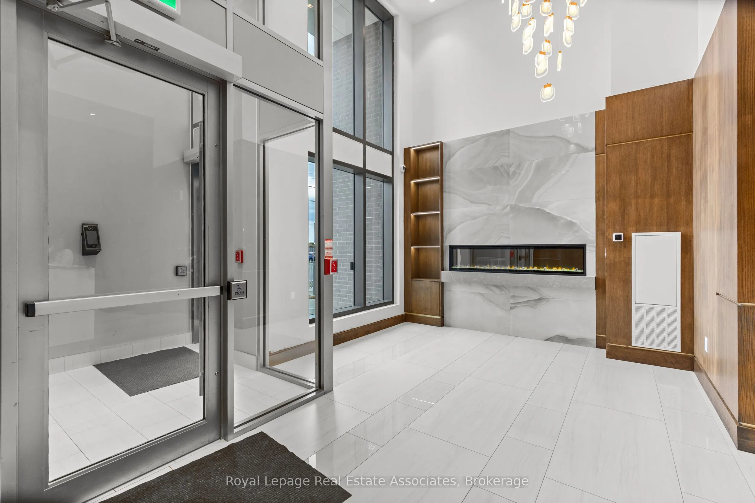 2782 Barton Street E, #1218