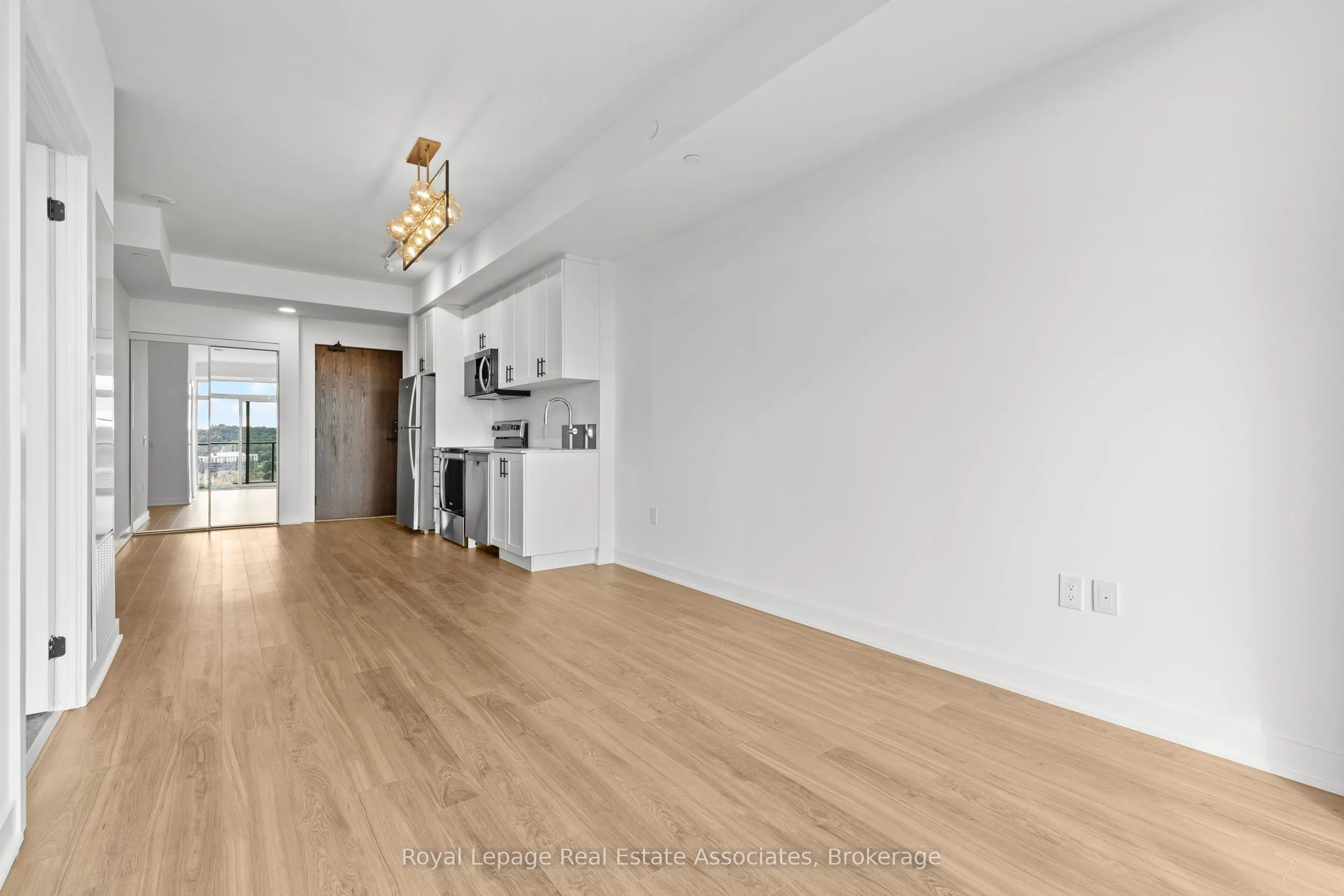2782 Barton Street E, #1218