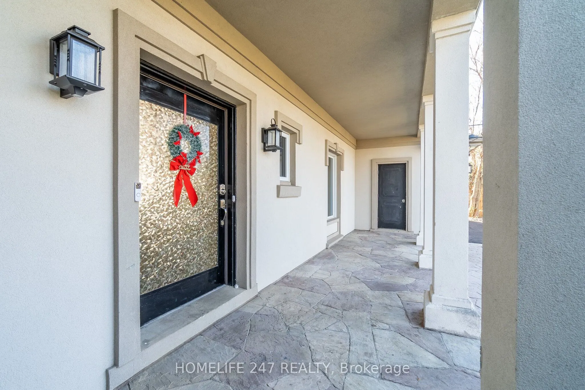 137 Commissioners Road E
