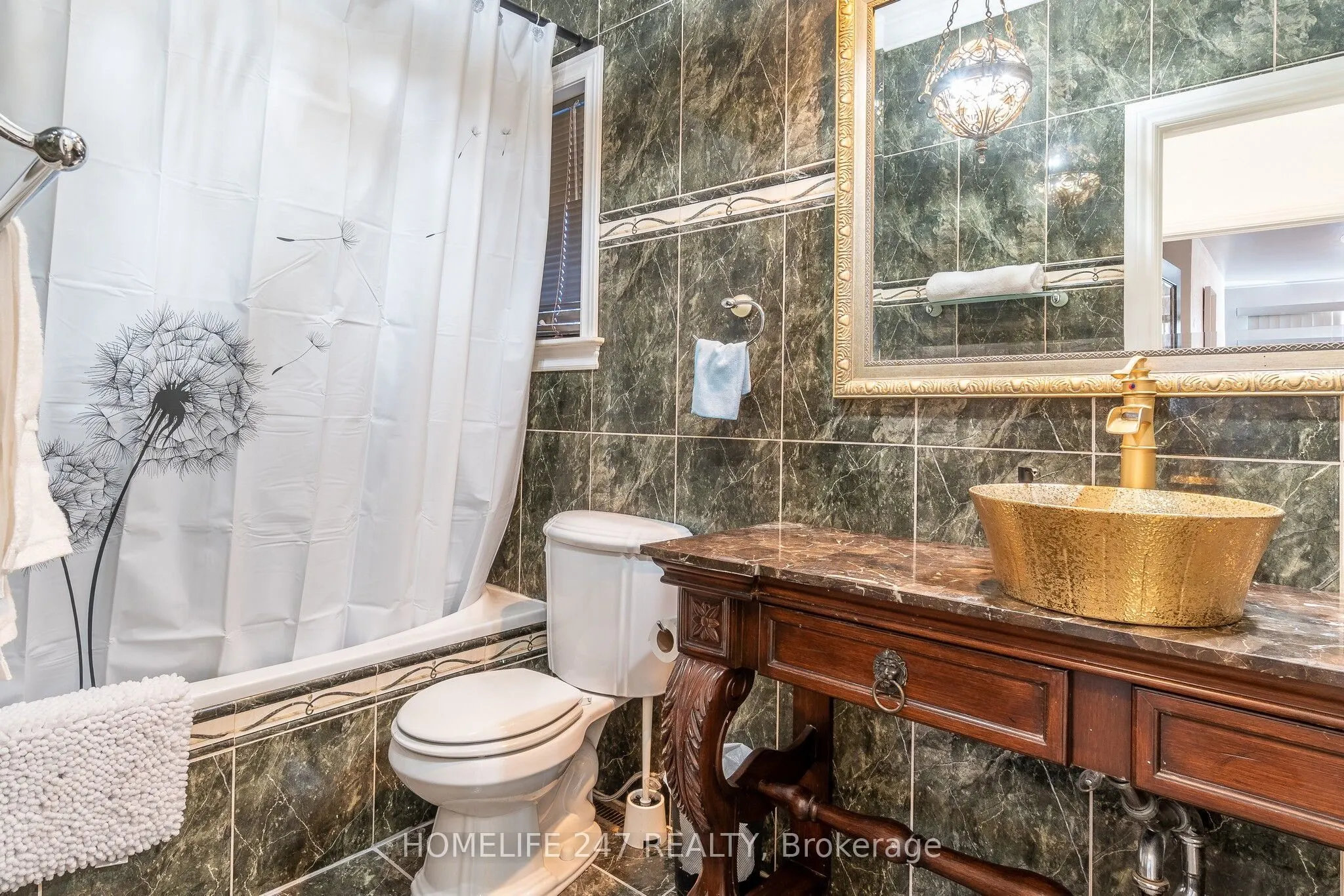 137 Commissioners Road E