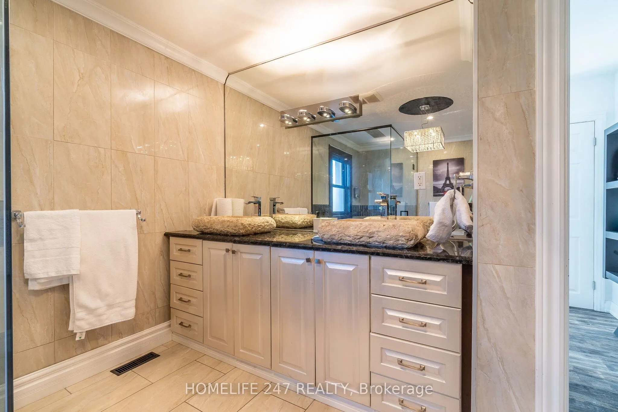 137 Commissioners Road E