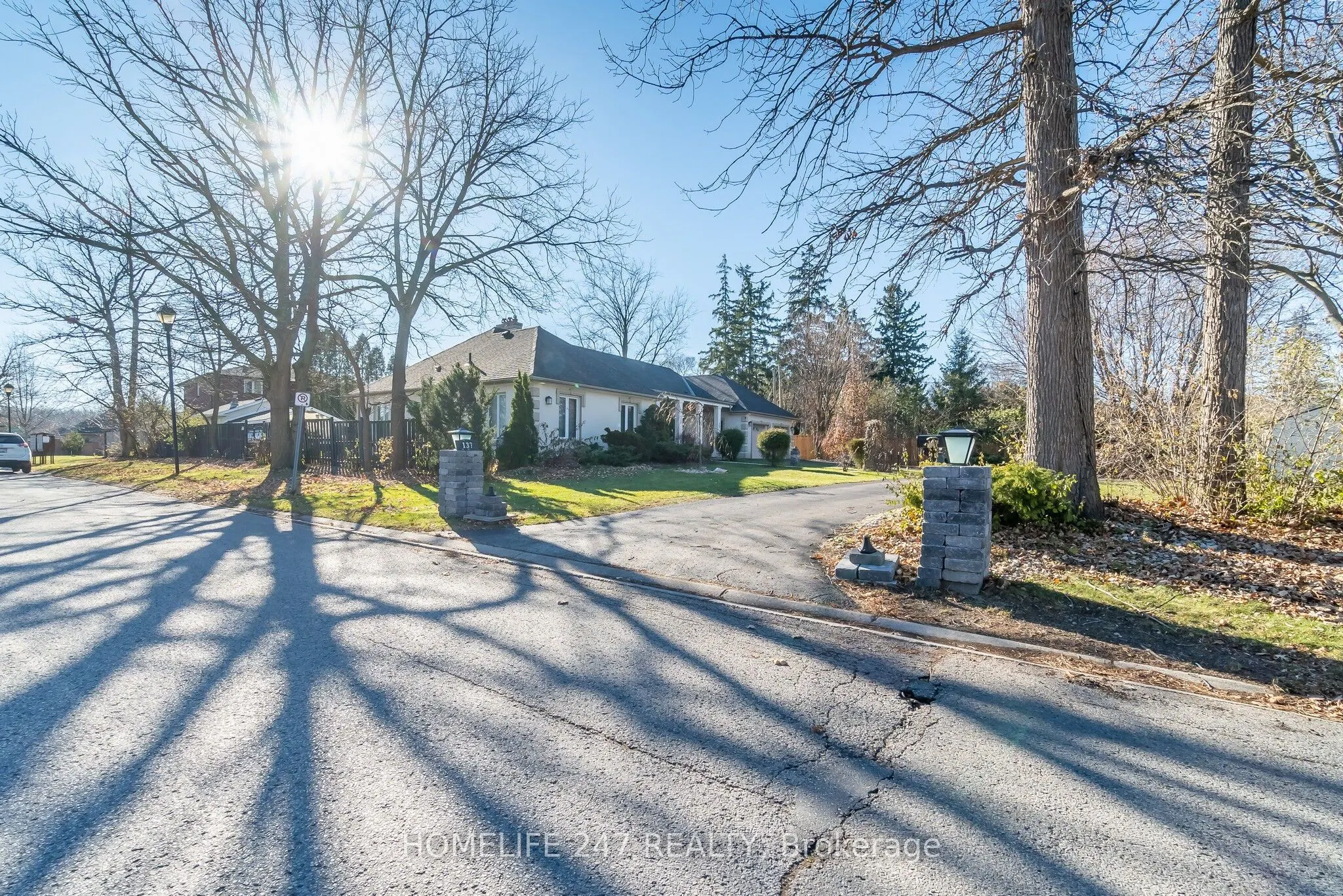 137 Commissioners Road E