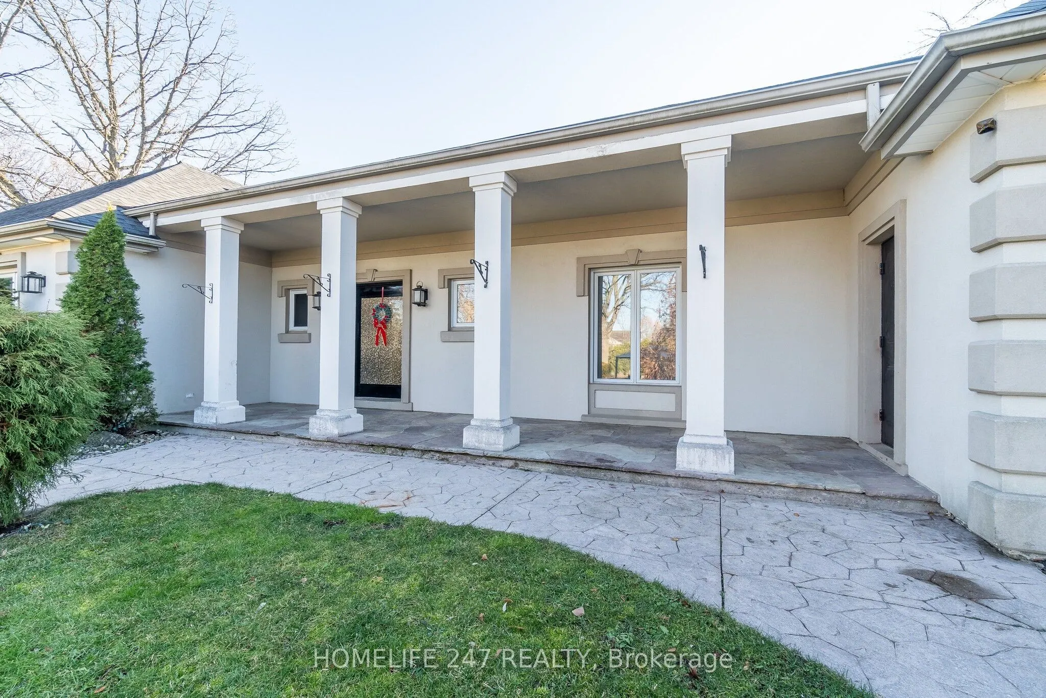 137 Commissioners Road E