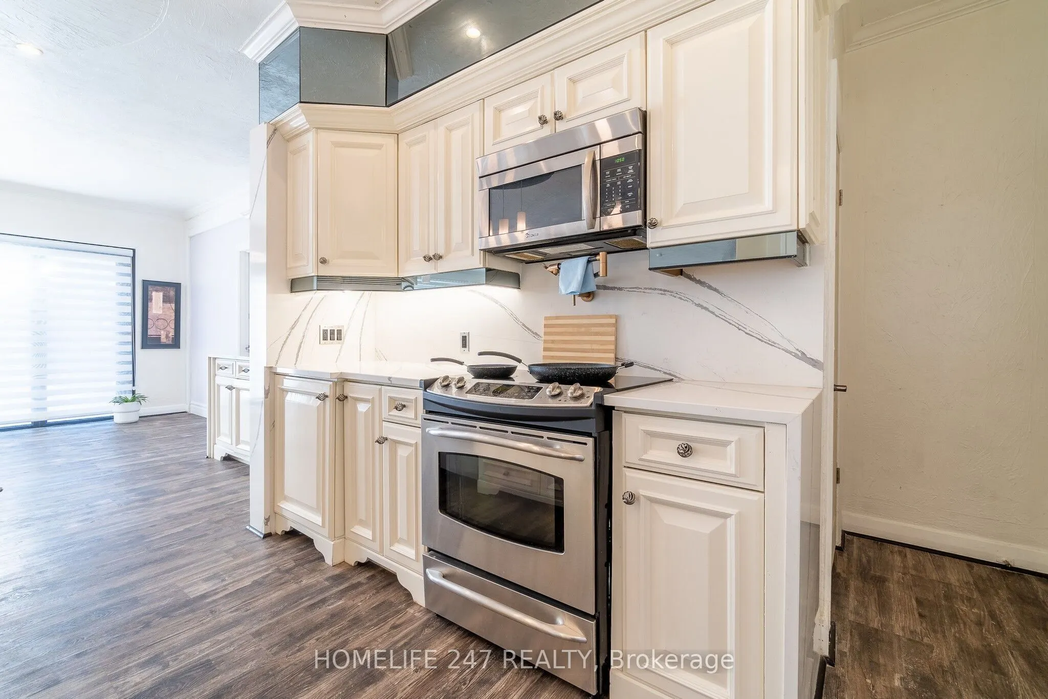 137 Commissioners Road E
