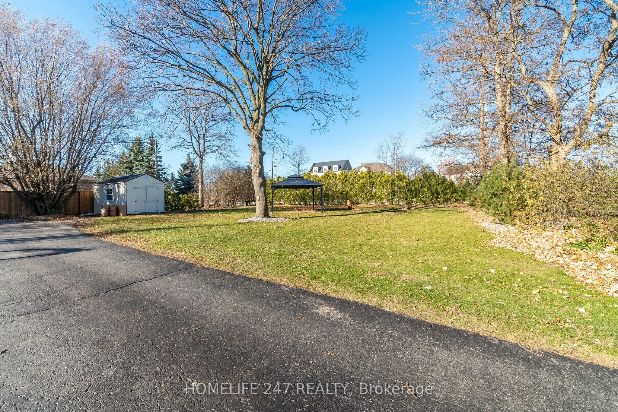 137 Commissioners Road E