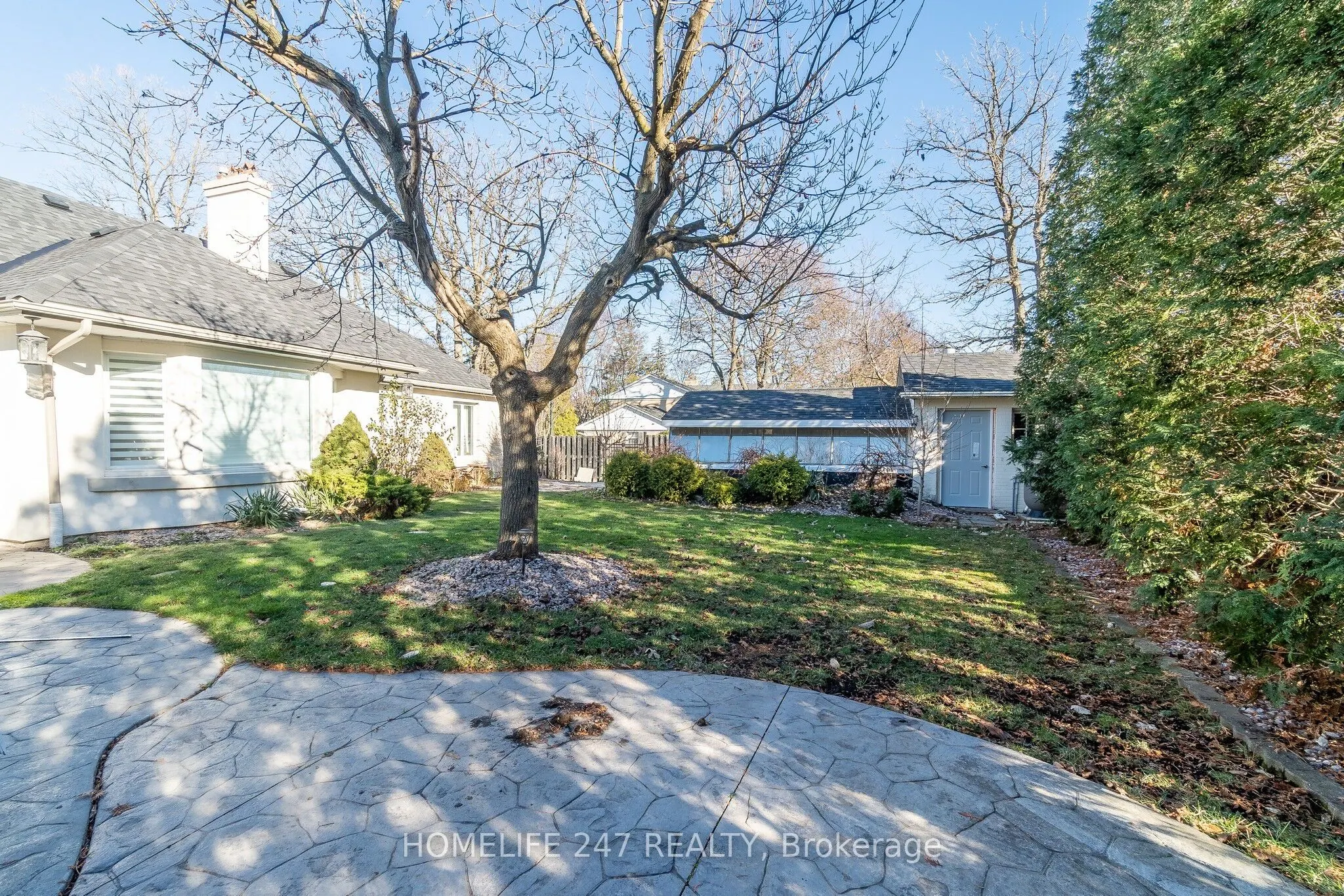 137 Commissioners Road E