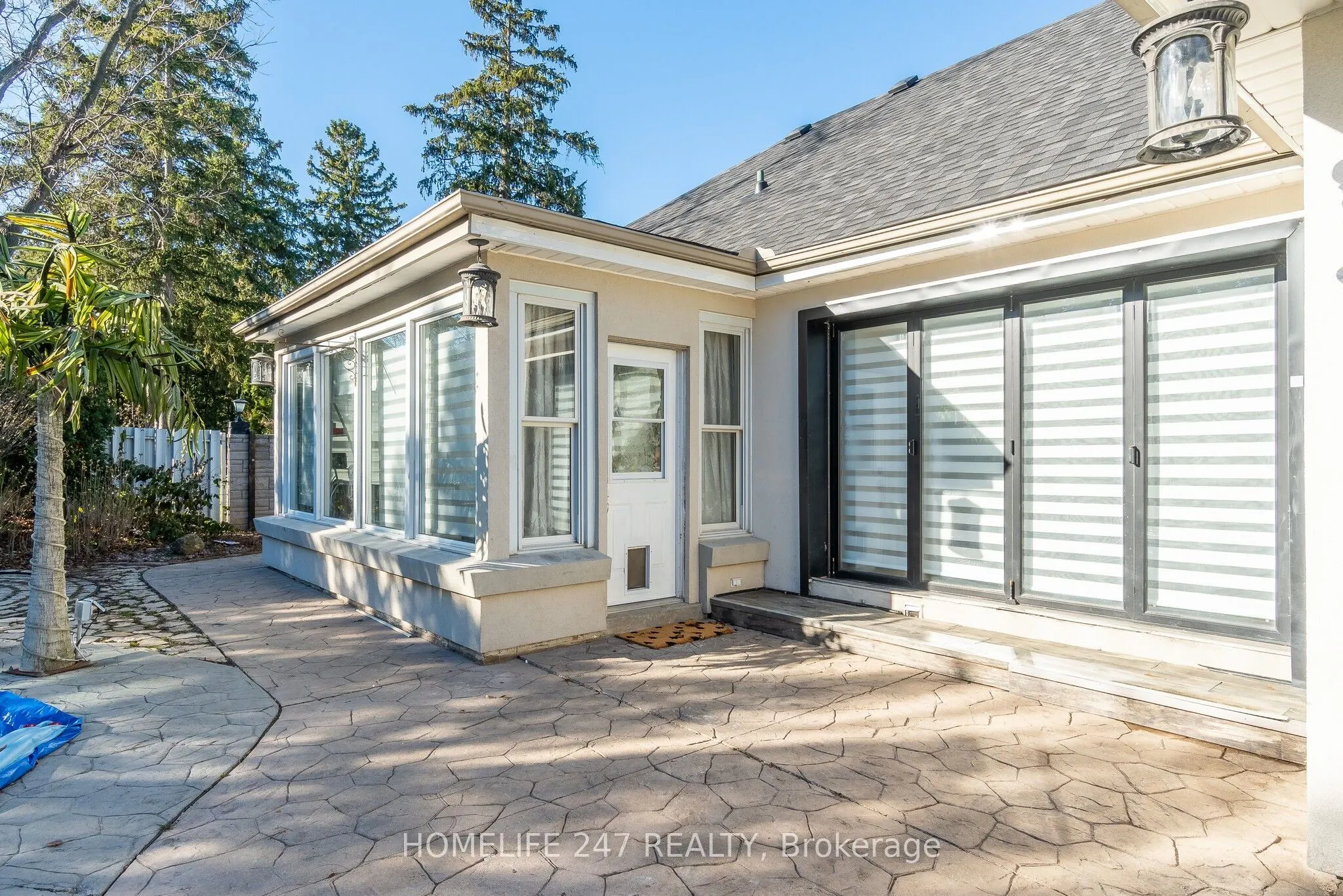 137 Commissioners Road E