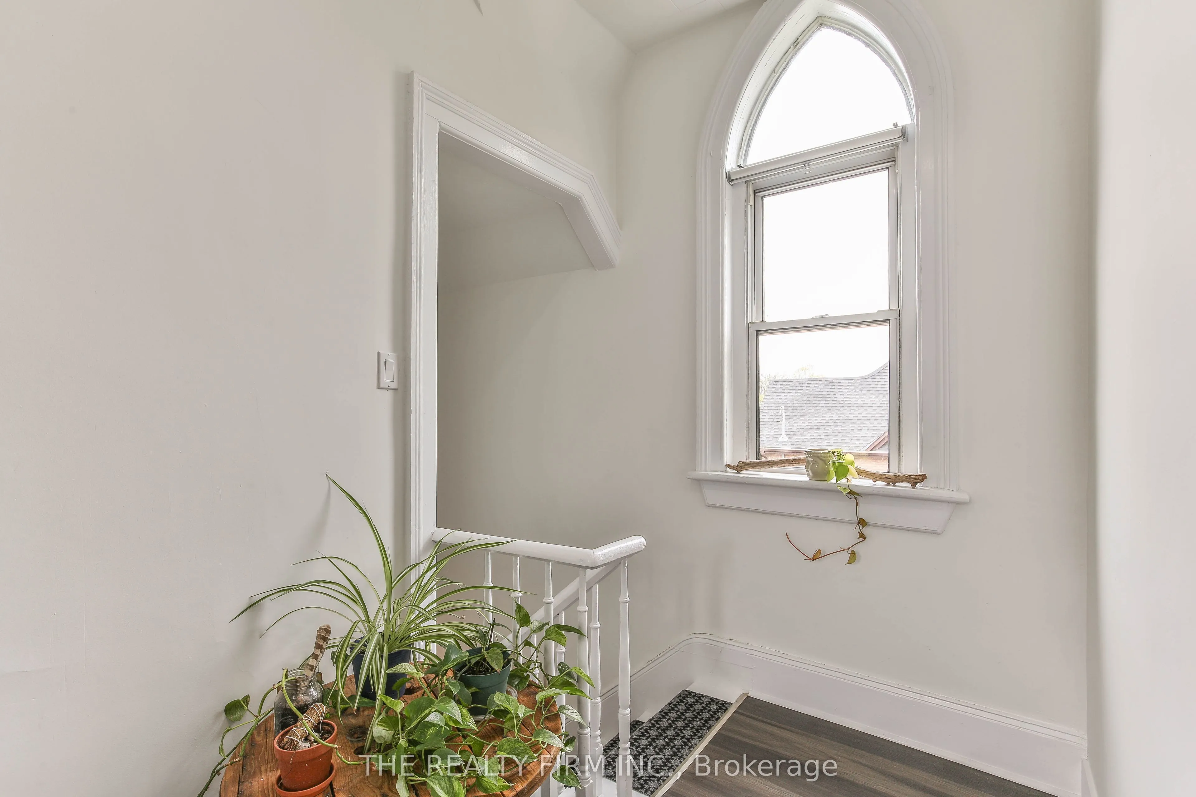 12 WELDON Avenue