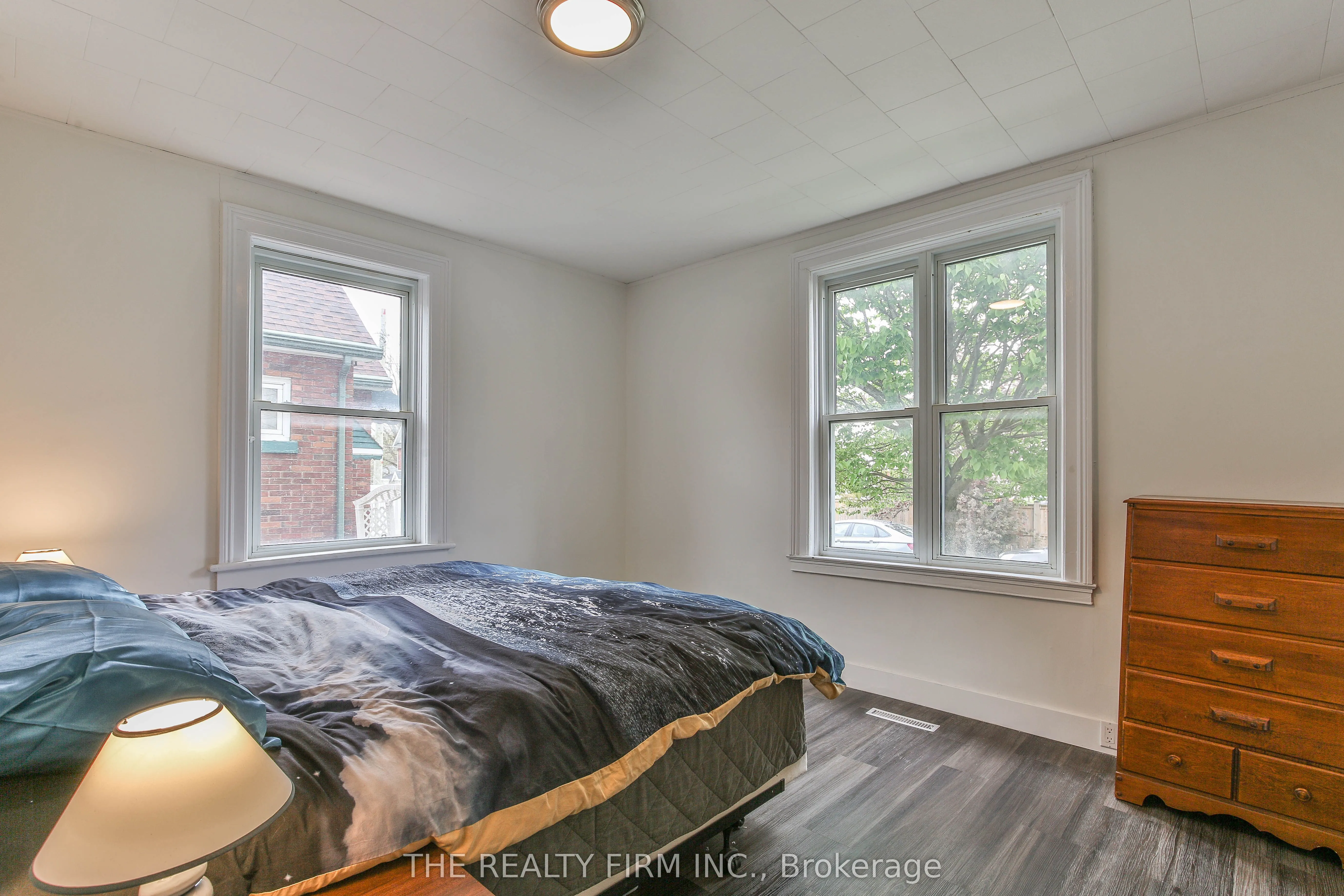 12 WELDON Avenue