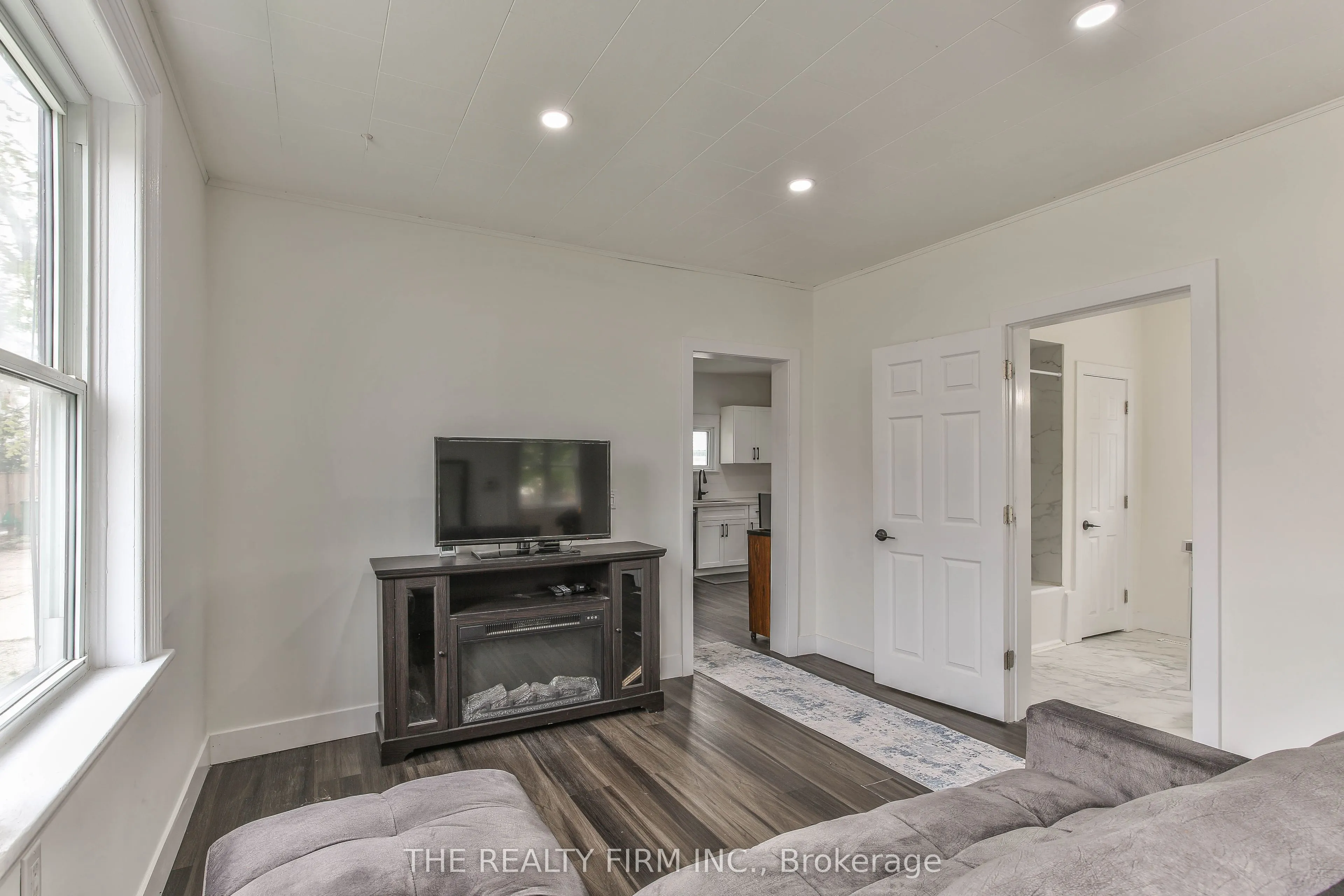 12 WELDON Avenue