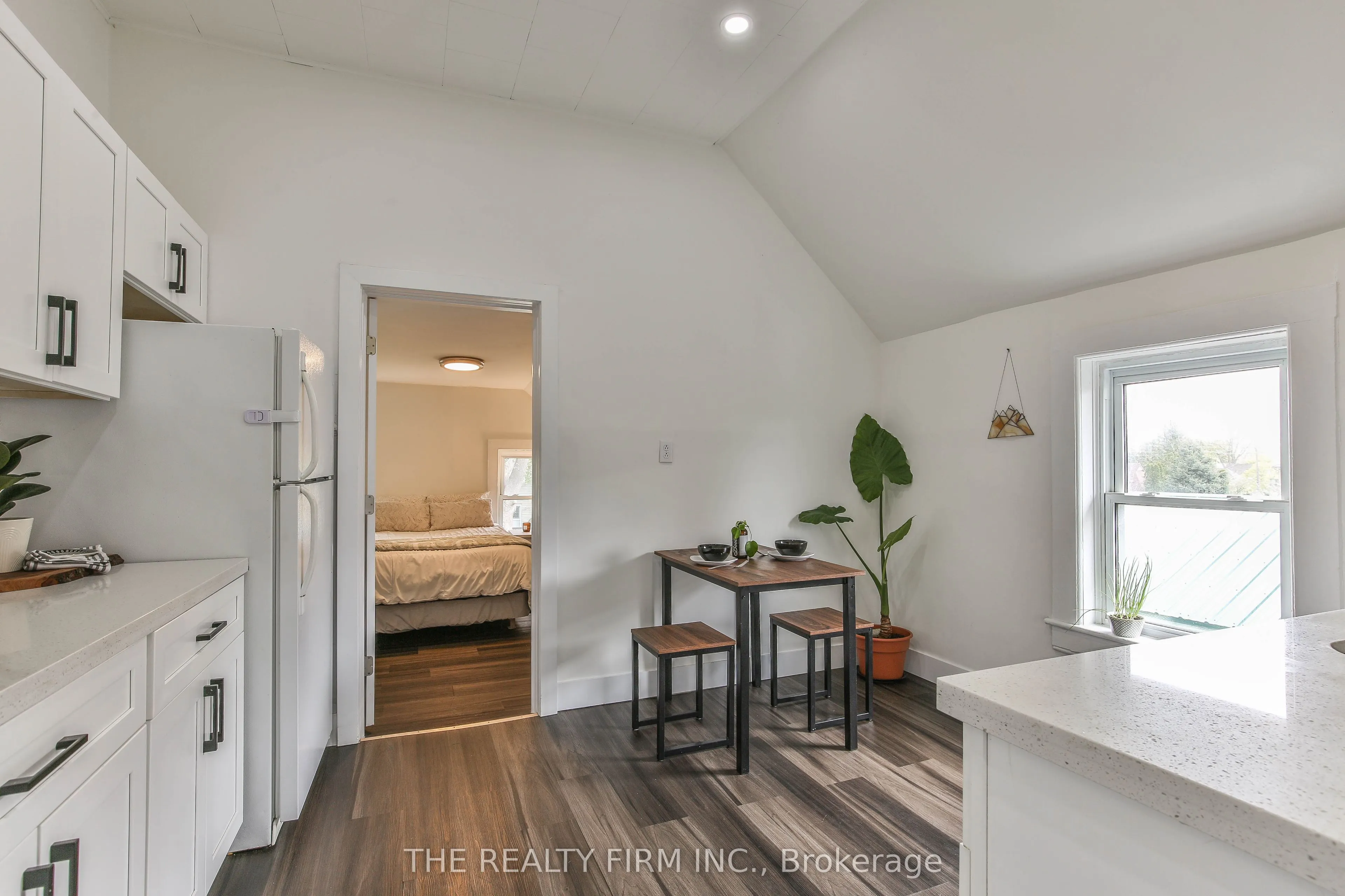 12 WELDON Avenue