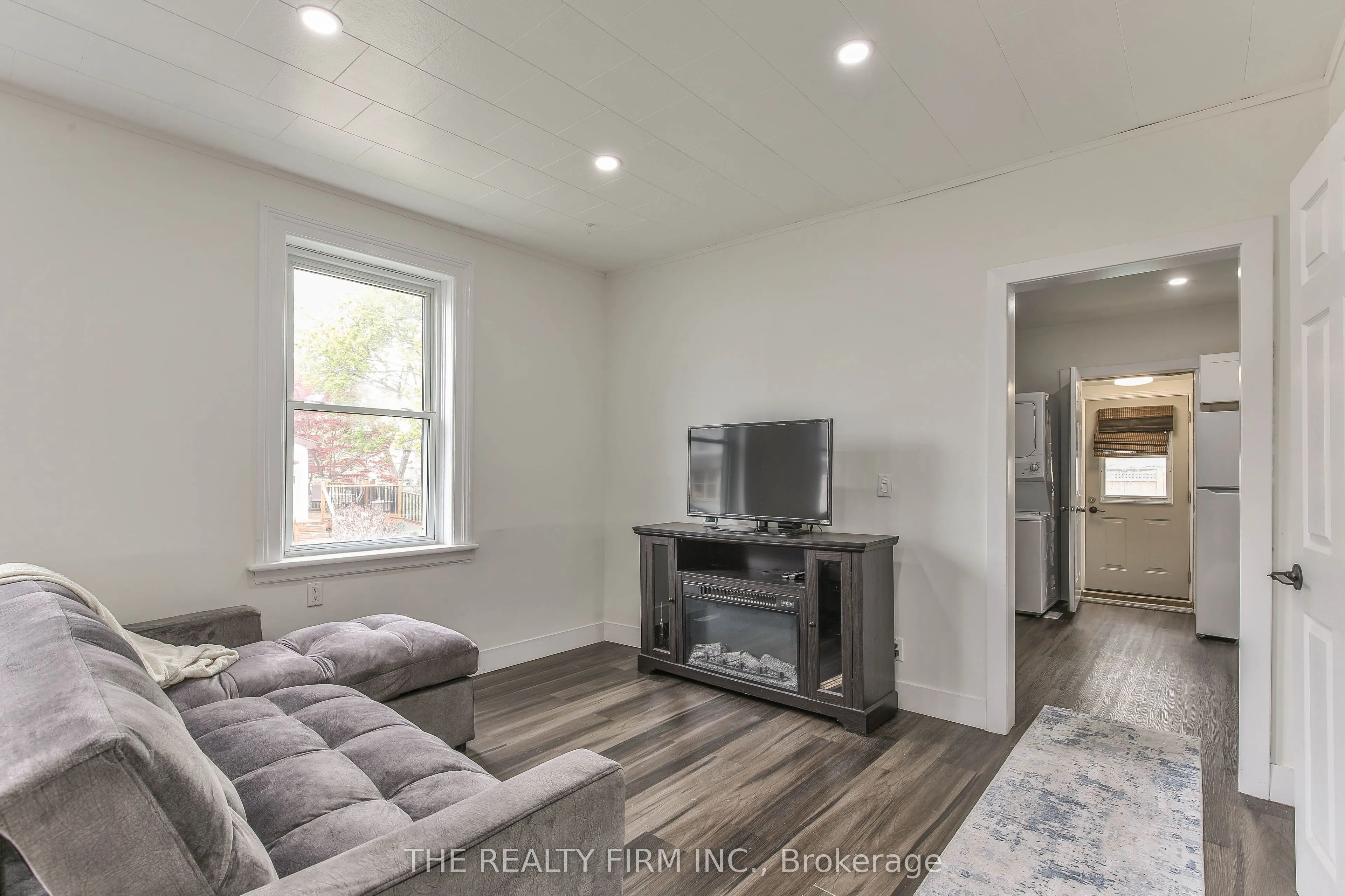 12 WELDON Avenue