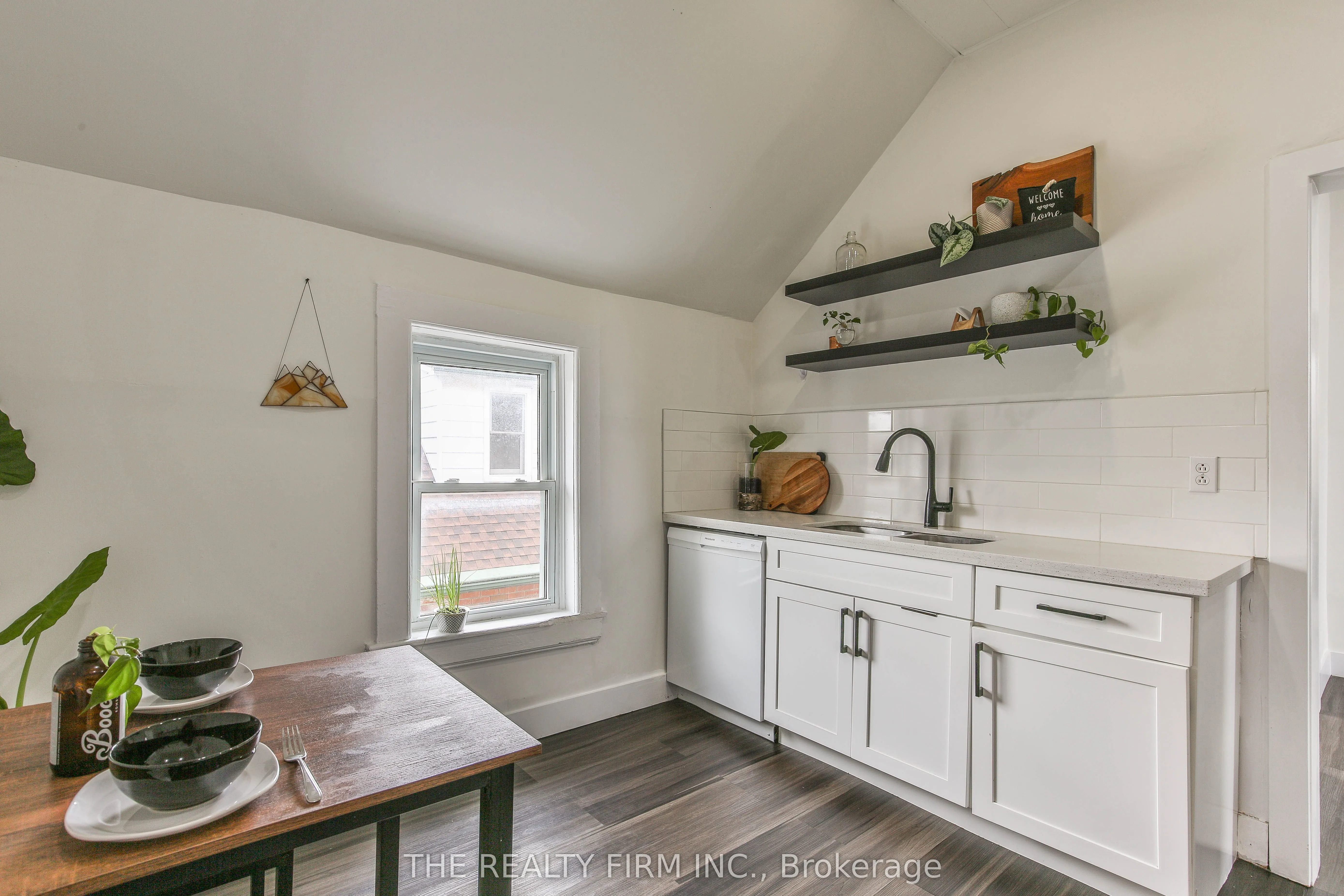 12 WELDON Avenue