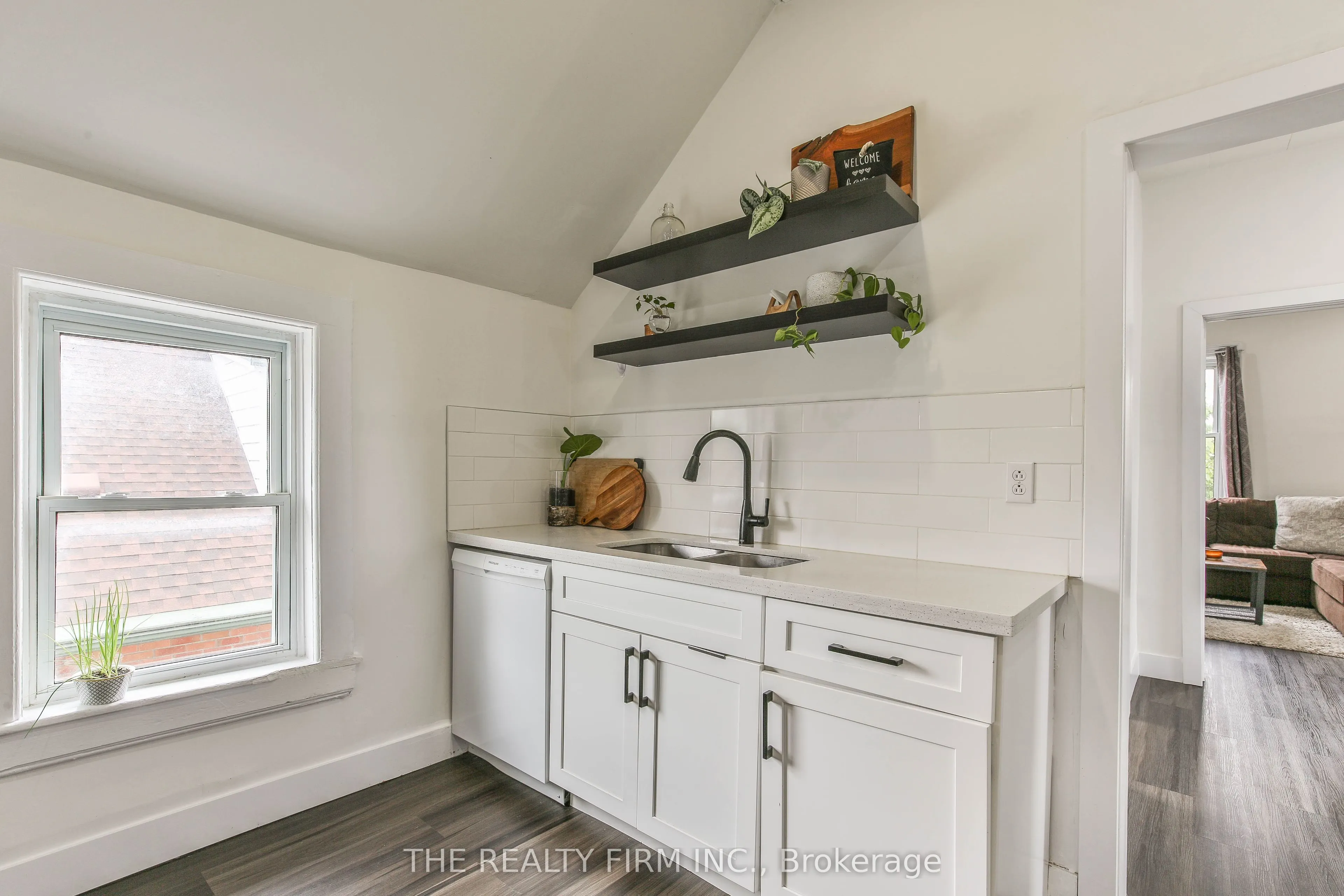 12 WELDON Avenue