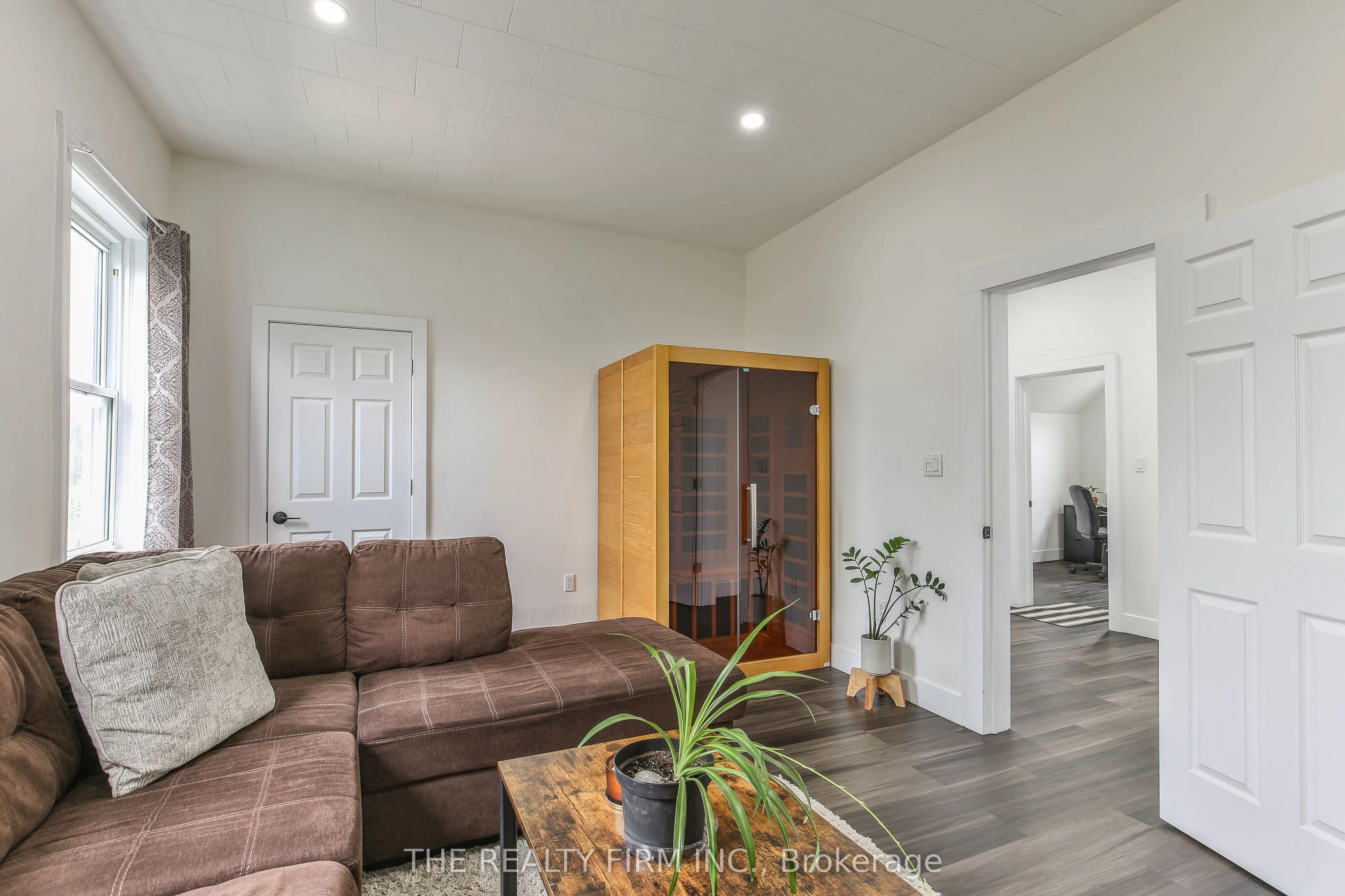 12 WELDON Avenue