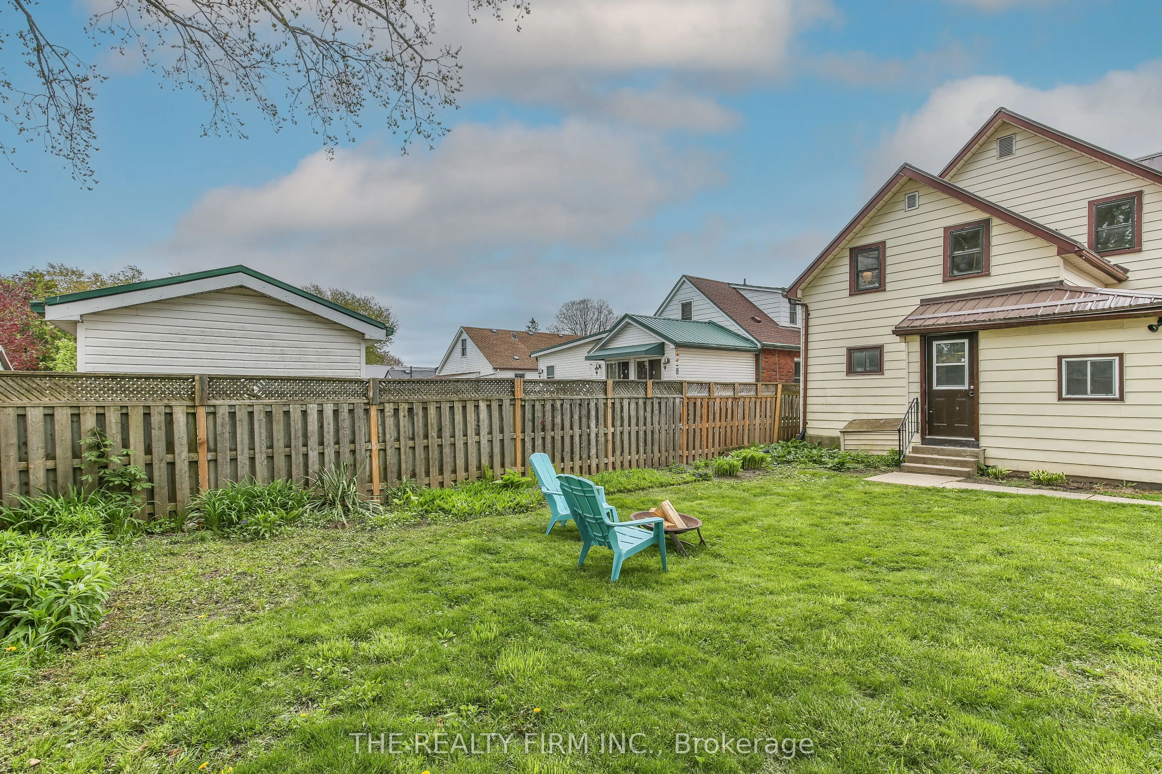 12 WELDON Avenue