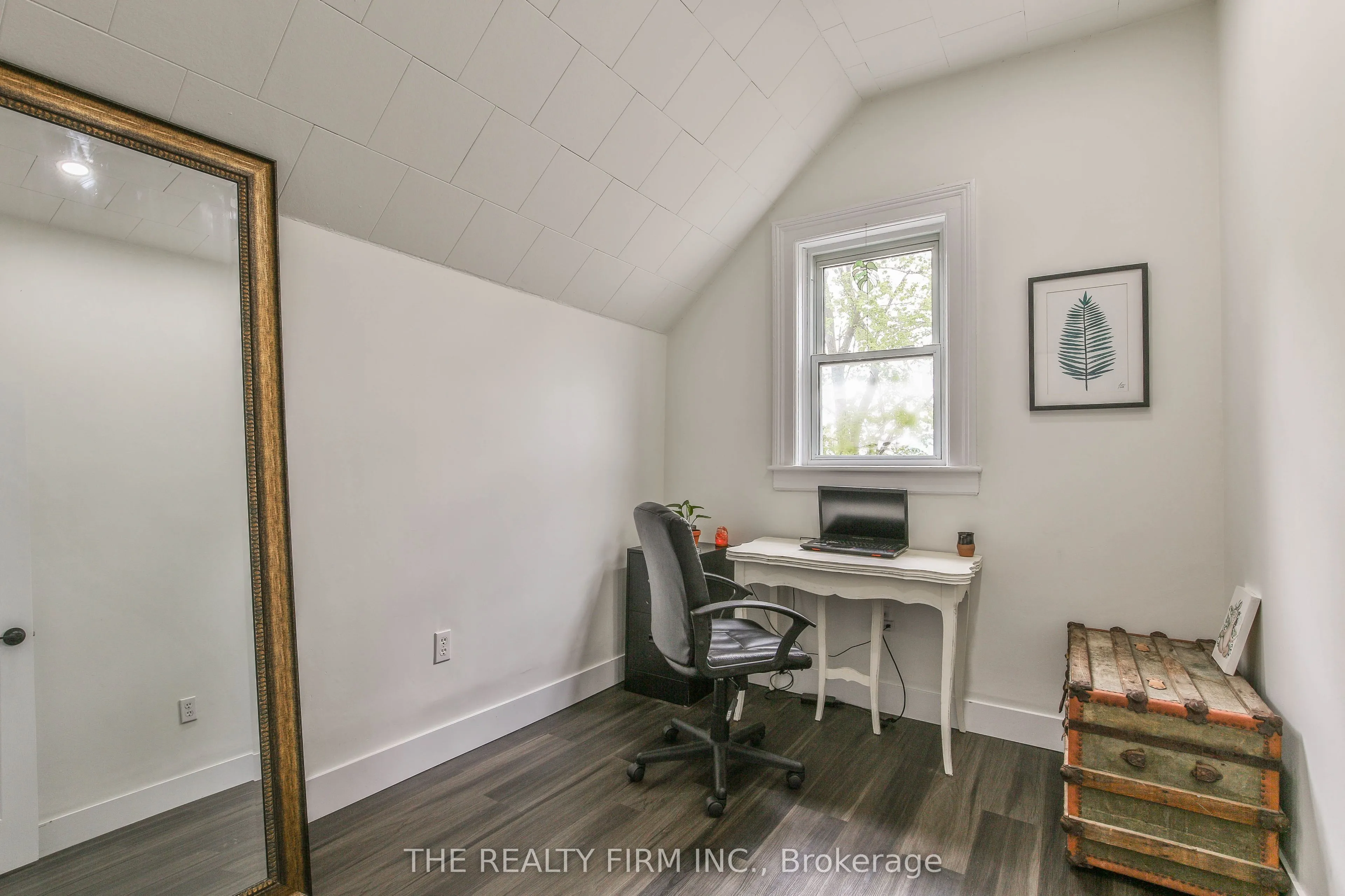 12 WELDON Avenue