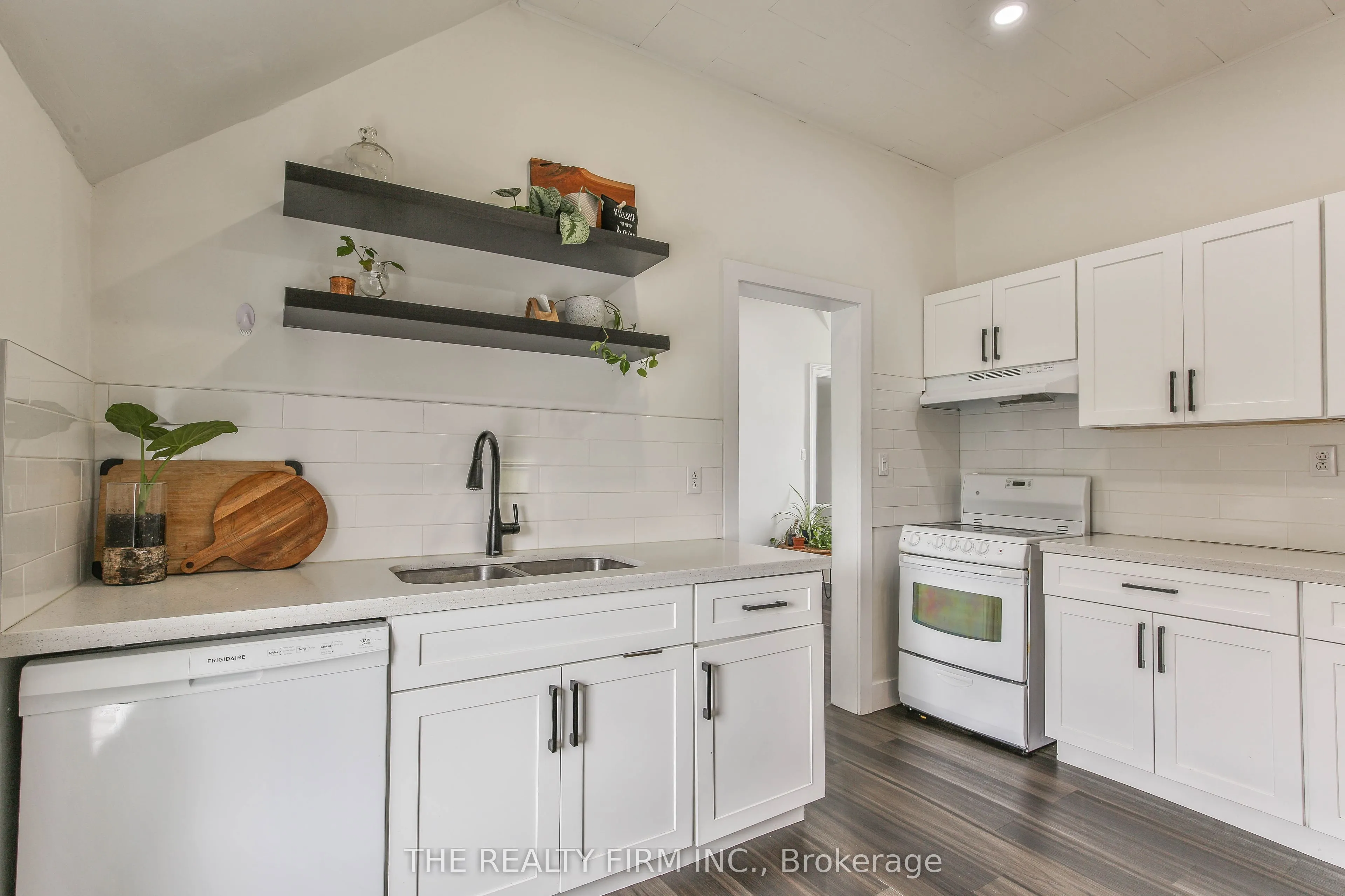 12 WELDON Avenue