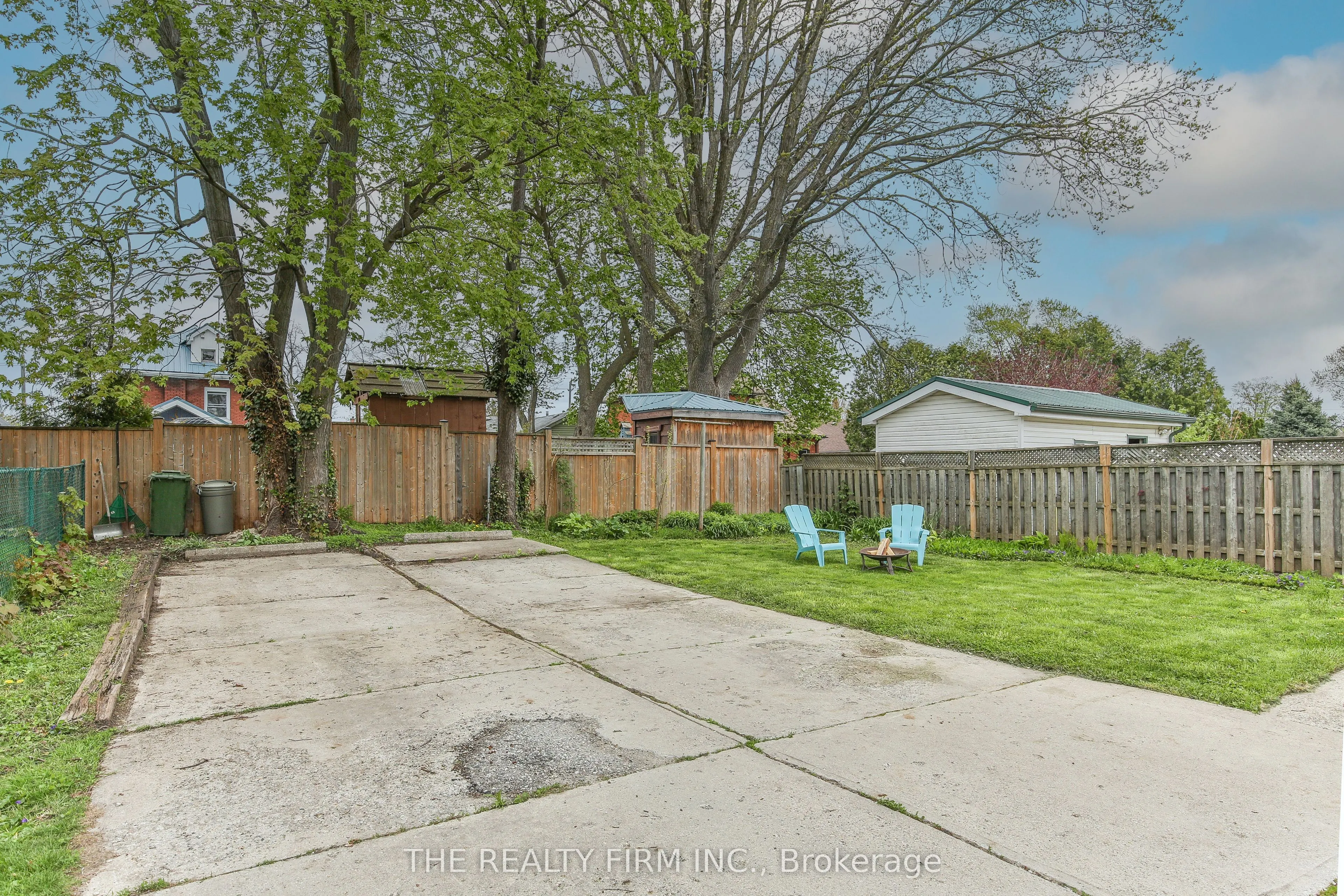 12 WELDON Avenue