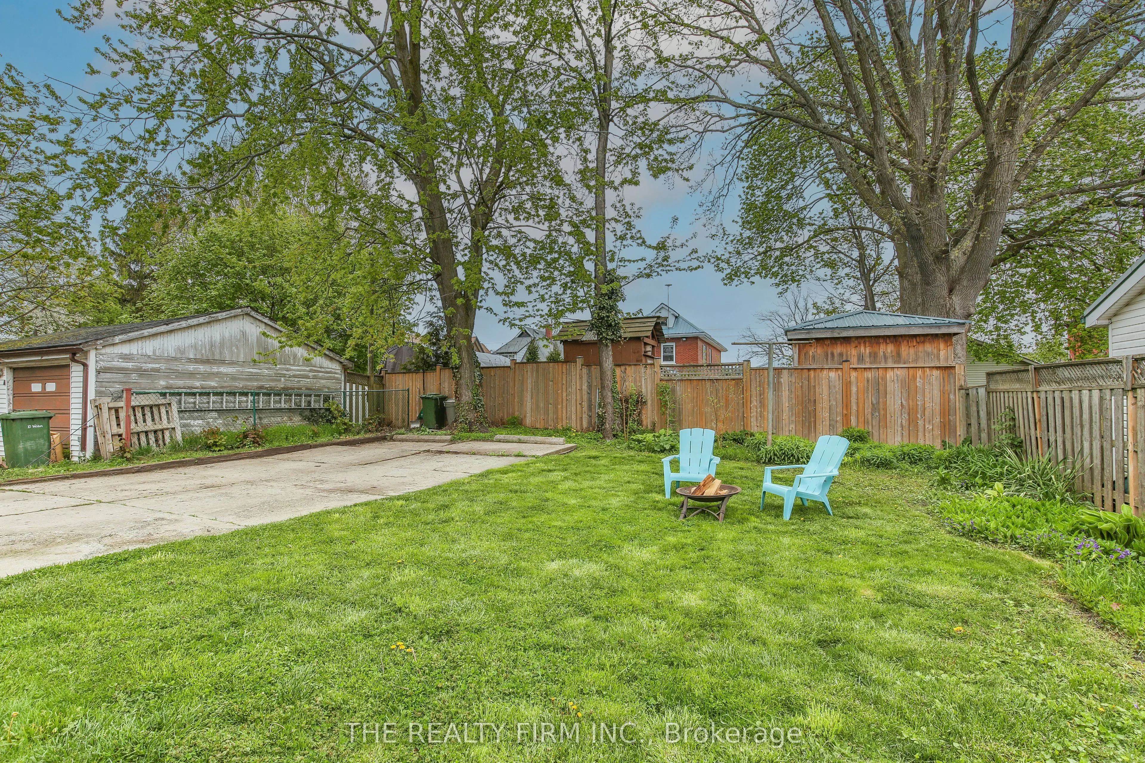 12 WELDON Avenue