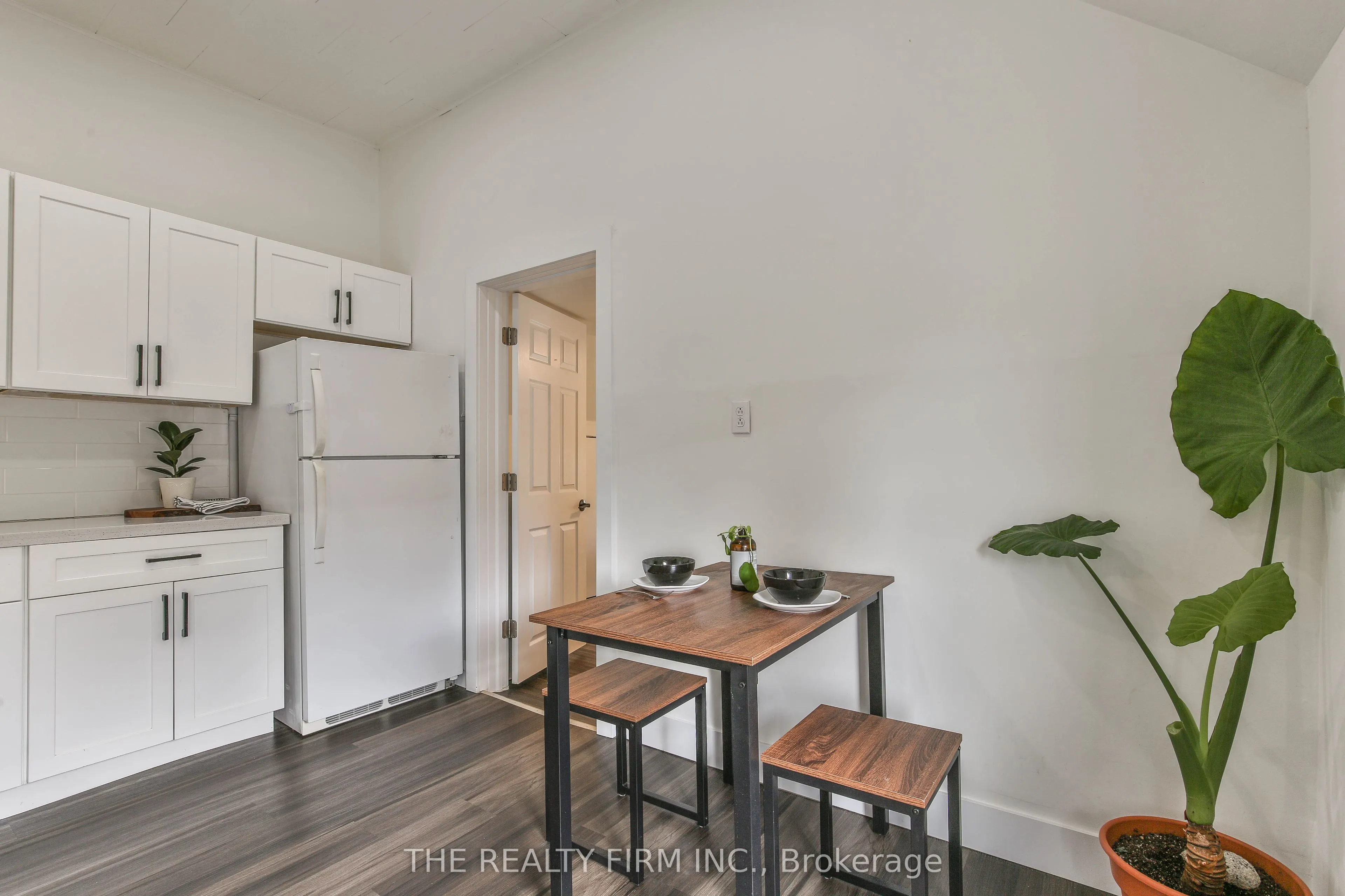 12 WELDON Avenue