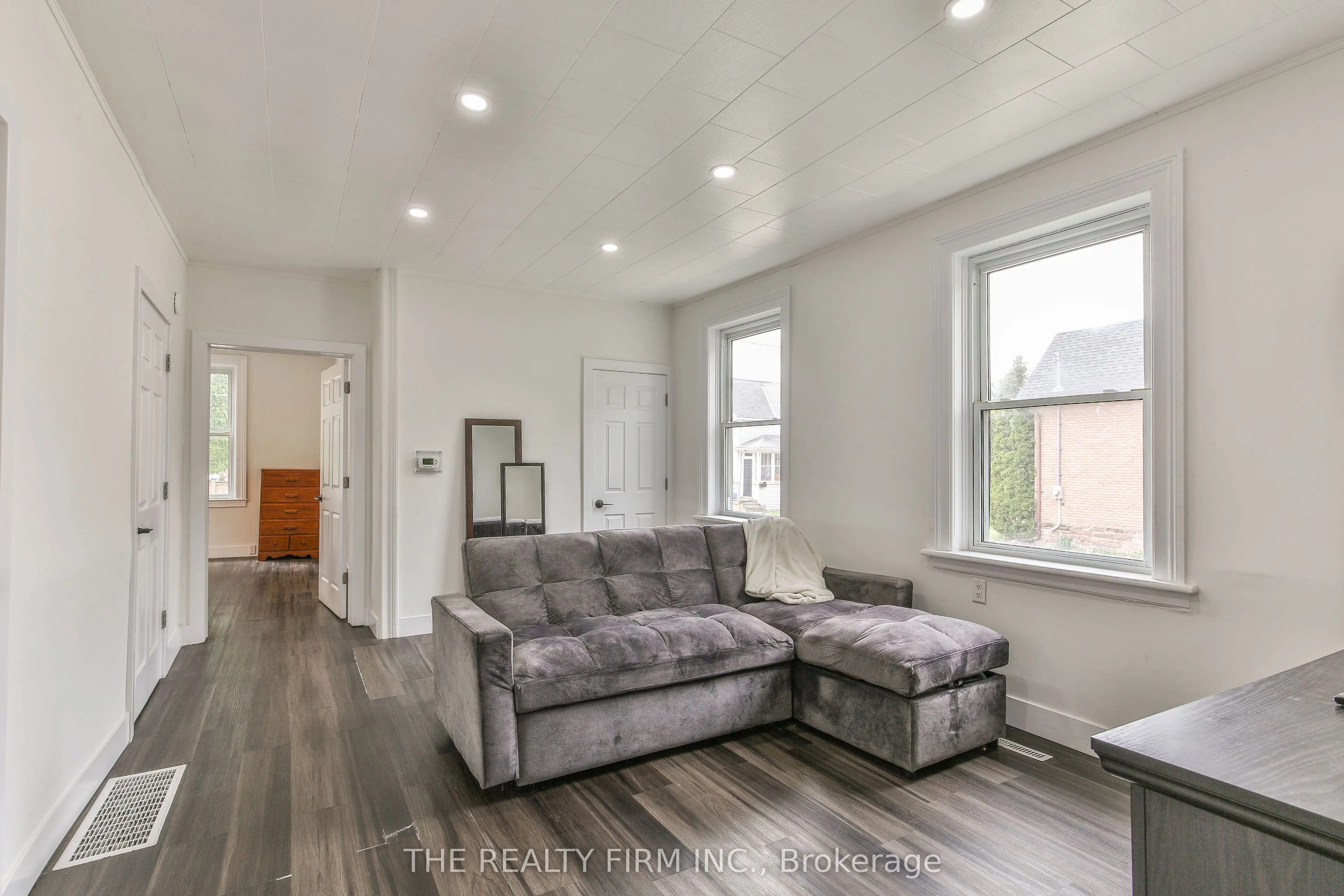 12 WELDON Avenue