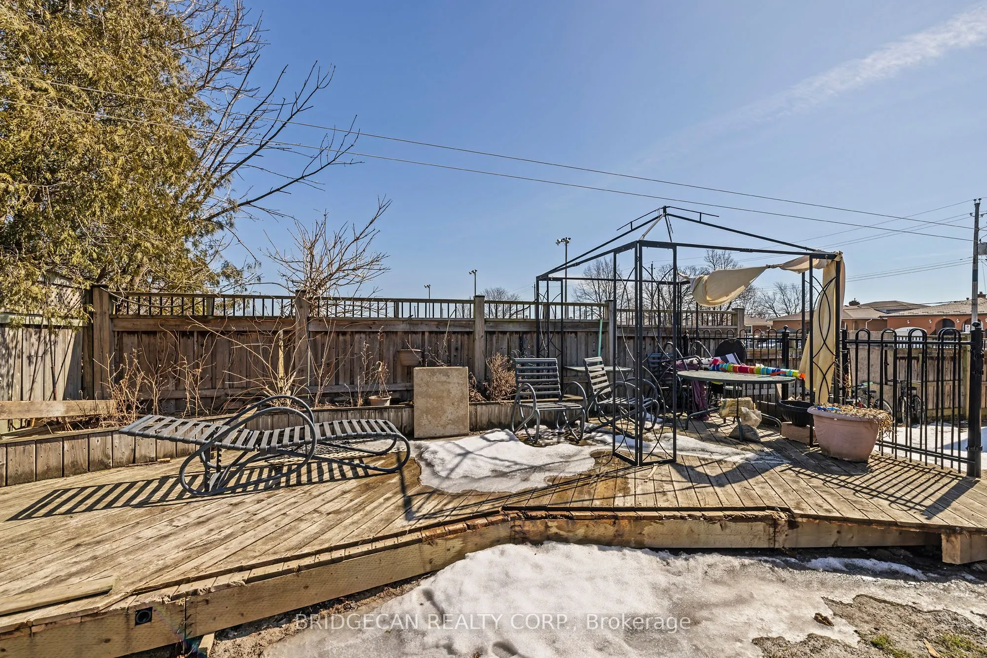 490 Queen Victoria Drive