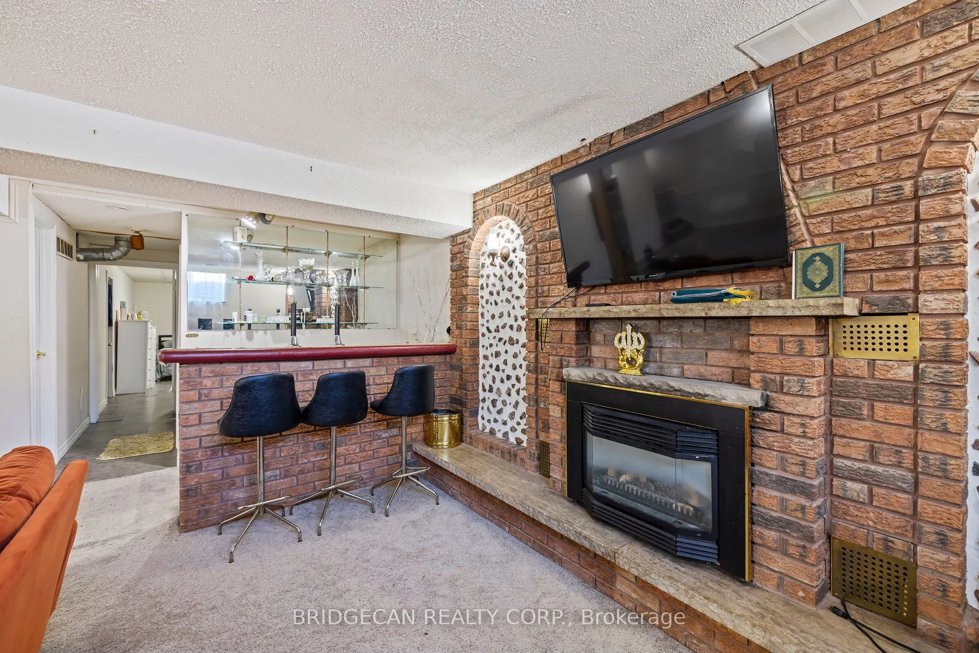 490 Queen Victoria Drive