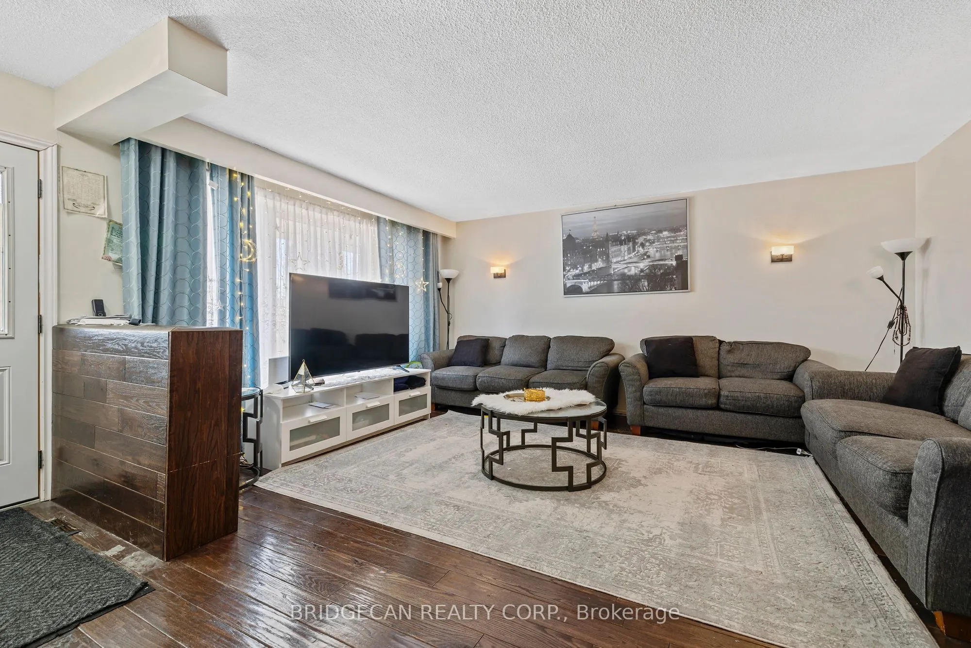 490 Queen Victoria Drive