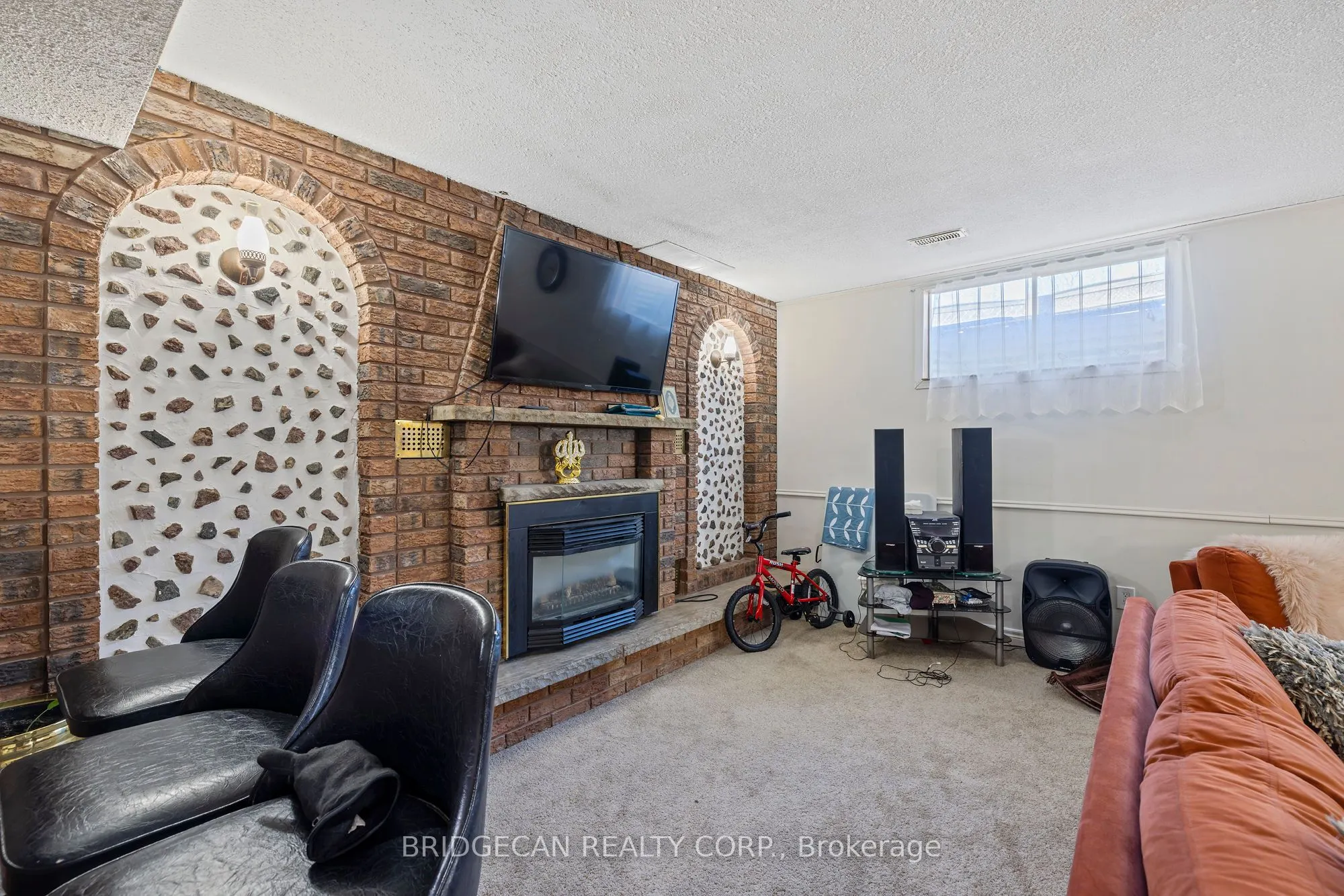 490 Queen Victoria Drive
