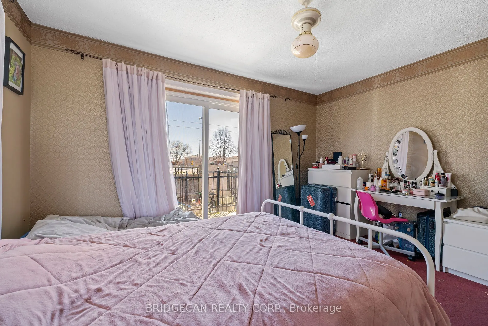 490 Queen Victoria Drive