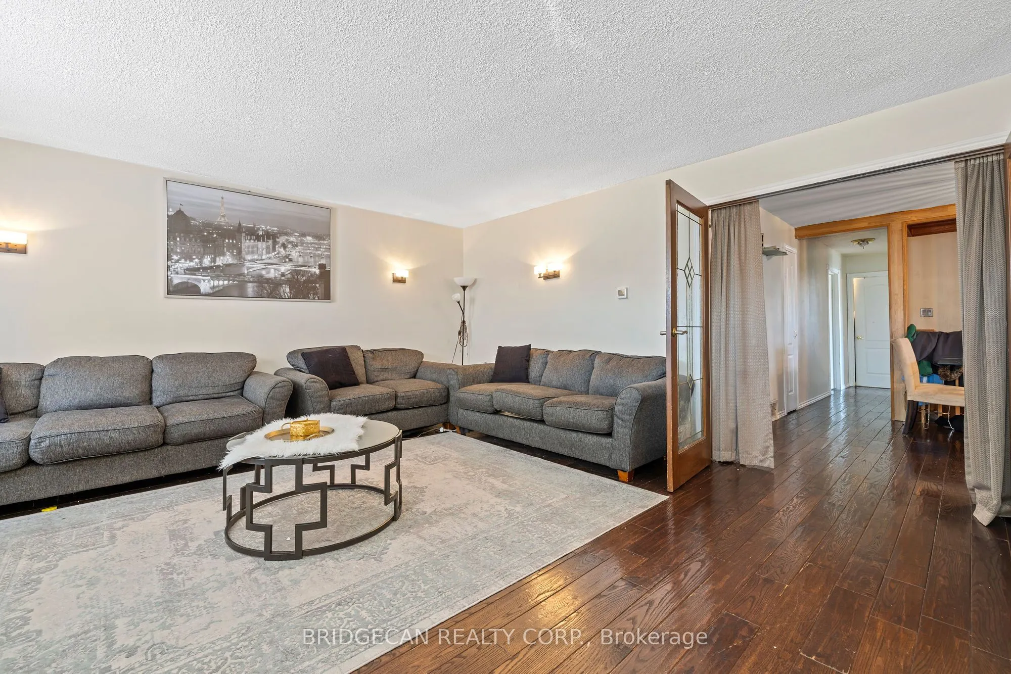 490 Queen Victoria Drive